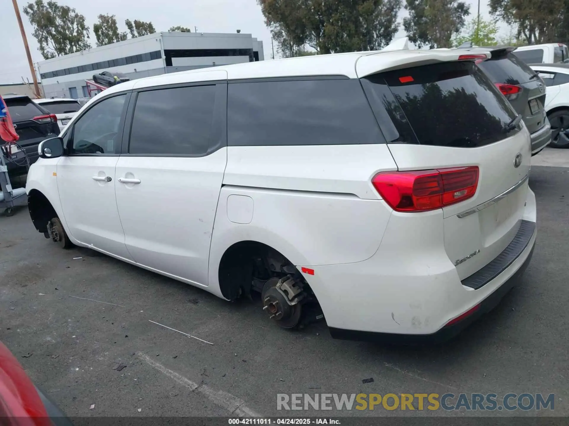 3 fotografías del automóvil dañado KNDMB5C10K6569511 KIA SEDONA 2019