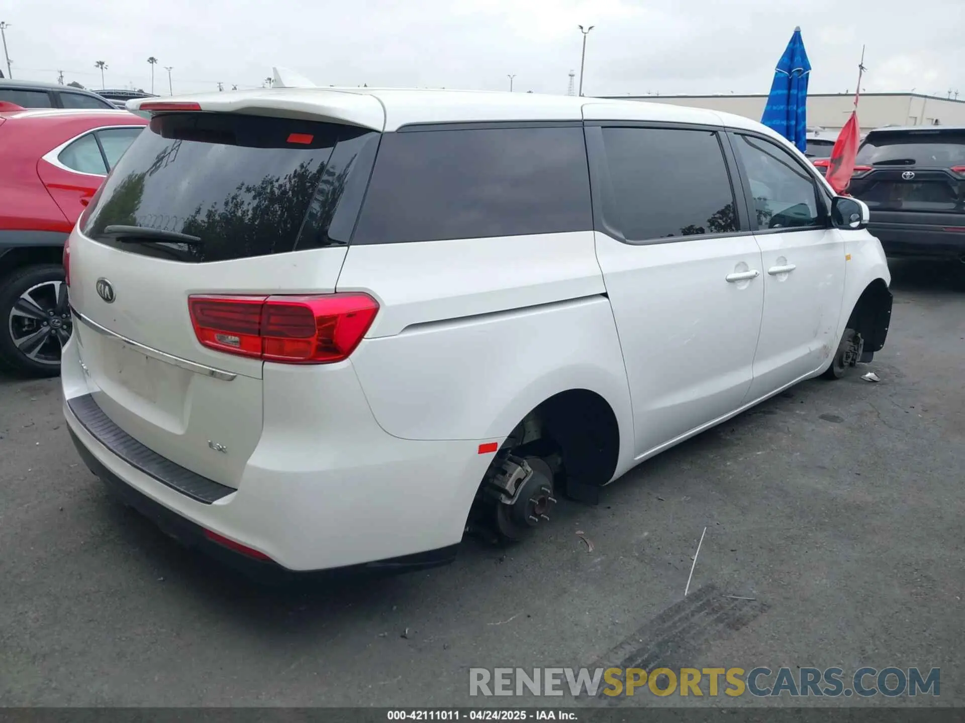 4 fotografías del automóvil dañado KNDMB5C10K6569511 KIA SEDONA 2019