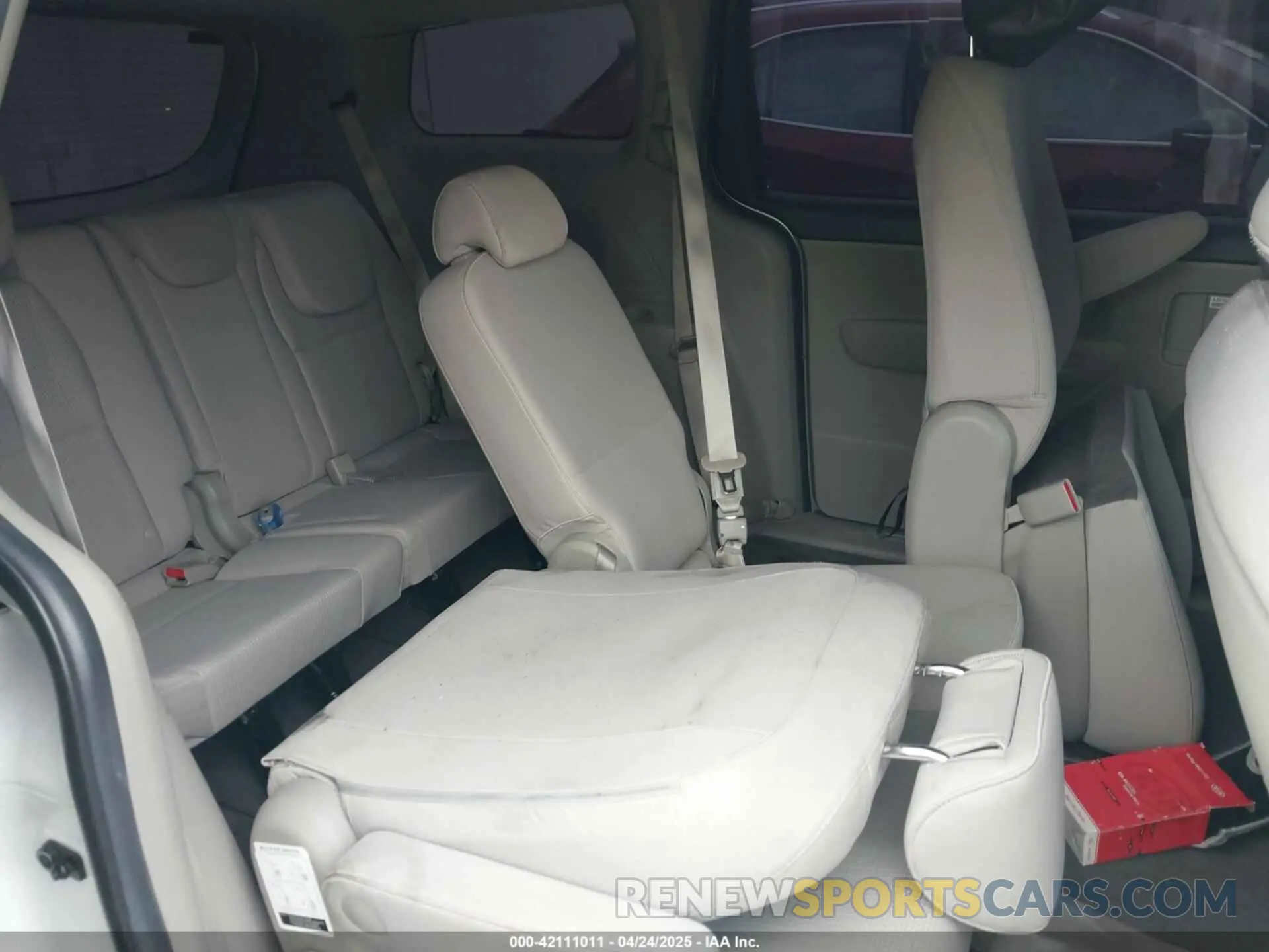 8 fotografías del automóvil dañado KNDMB5C10K6569511 KIA SEDONA 2019