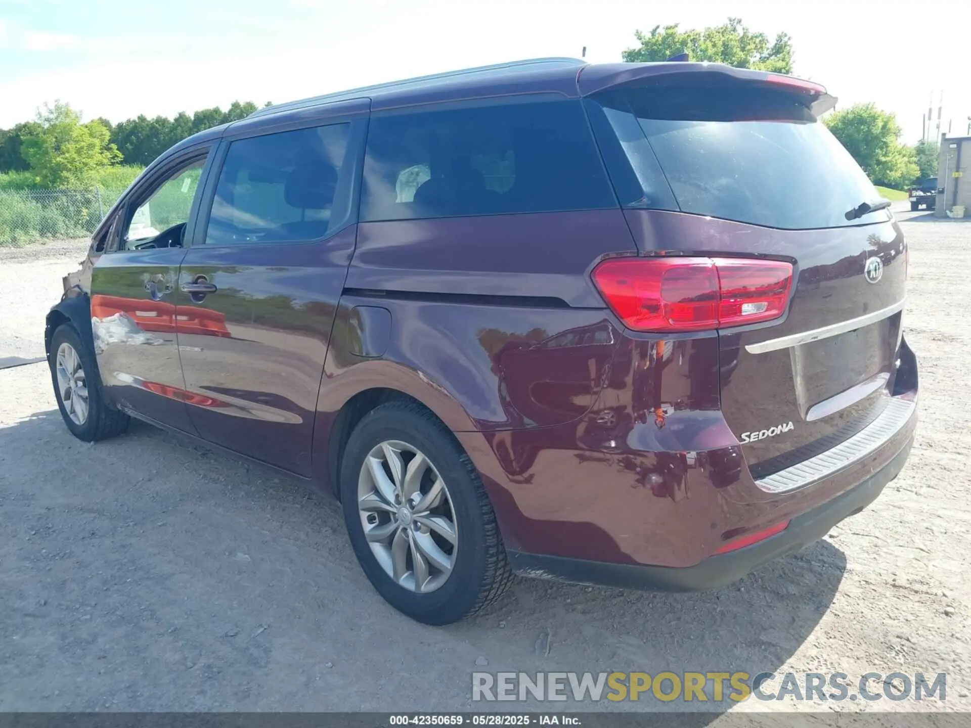 3 fotografías del automóvil dañado KNDMB5C12K6505504 KIA SEDONA 2019