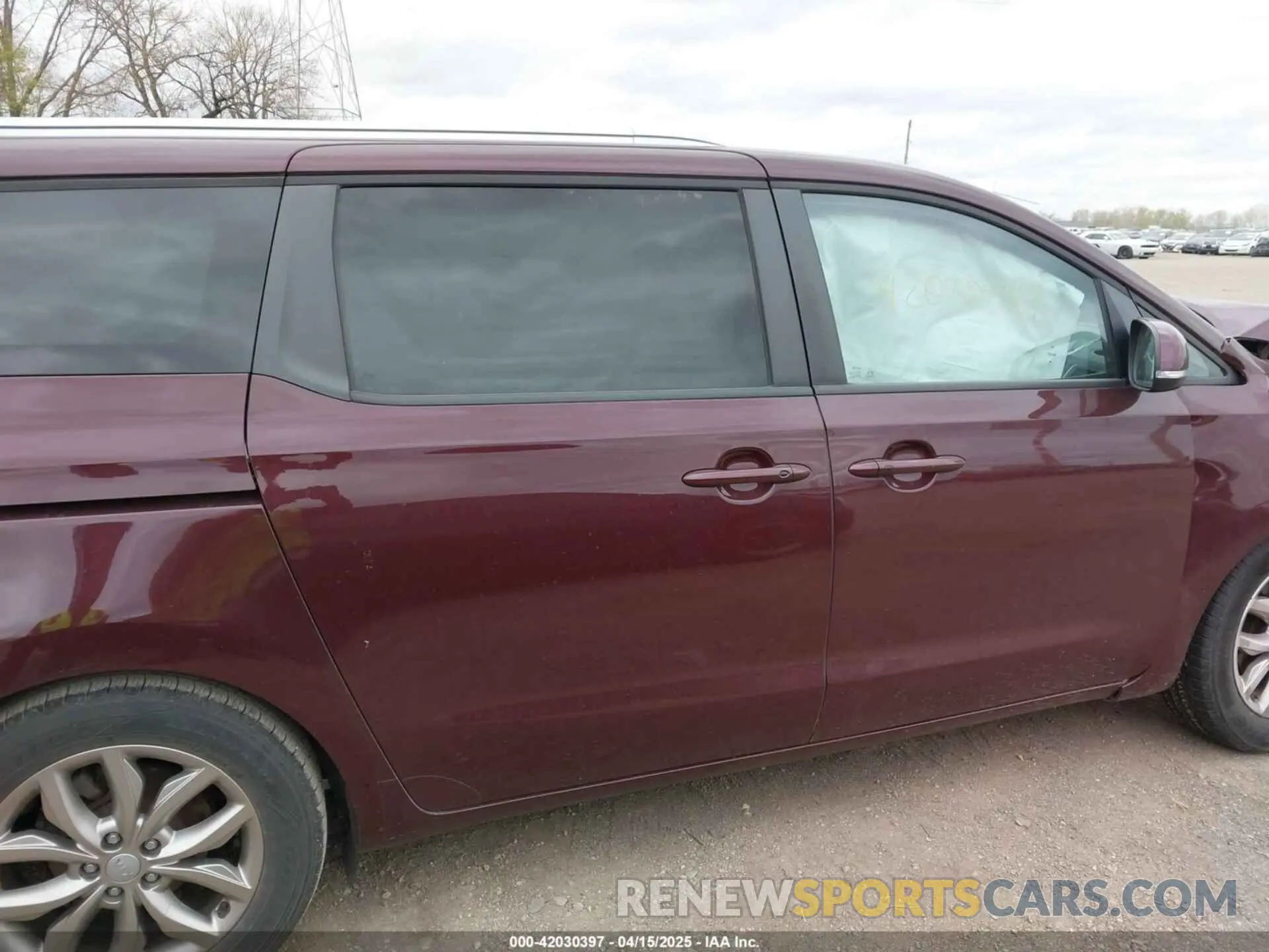 14 fotografías del automóvil dañado KNDMB5C12K6537496 KIA SEDONA 2019