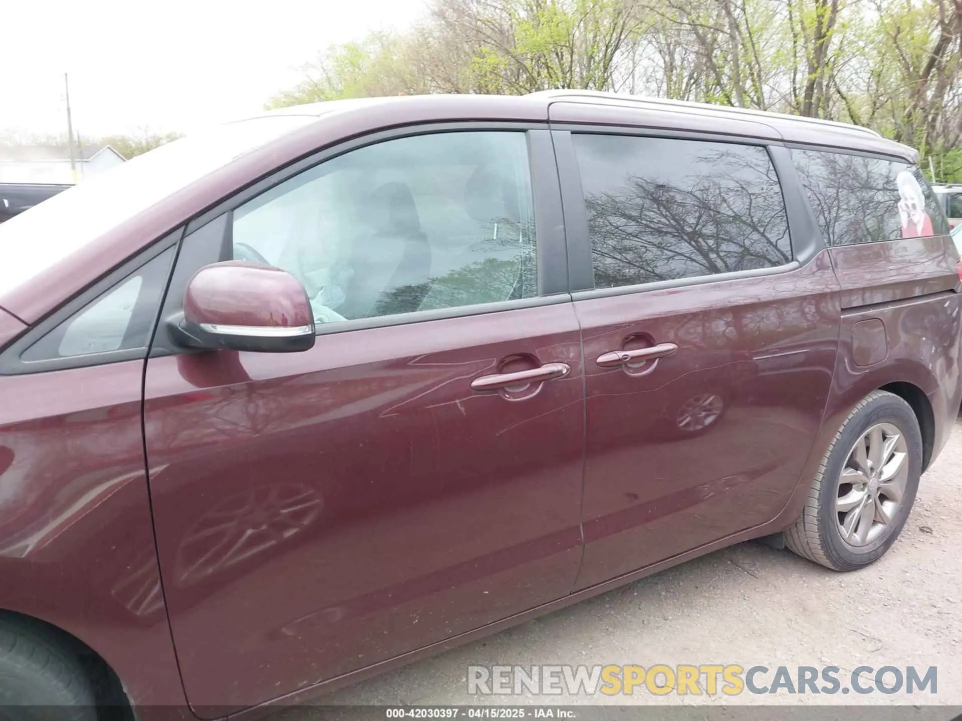 15 fotografías del automóvil dañado KNDMB5C12K6537496 KIA SEDONA 2019