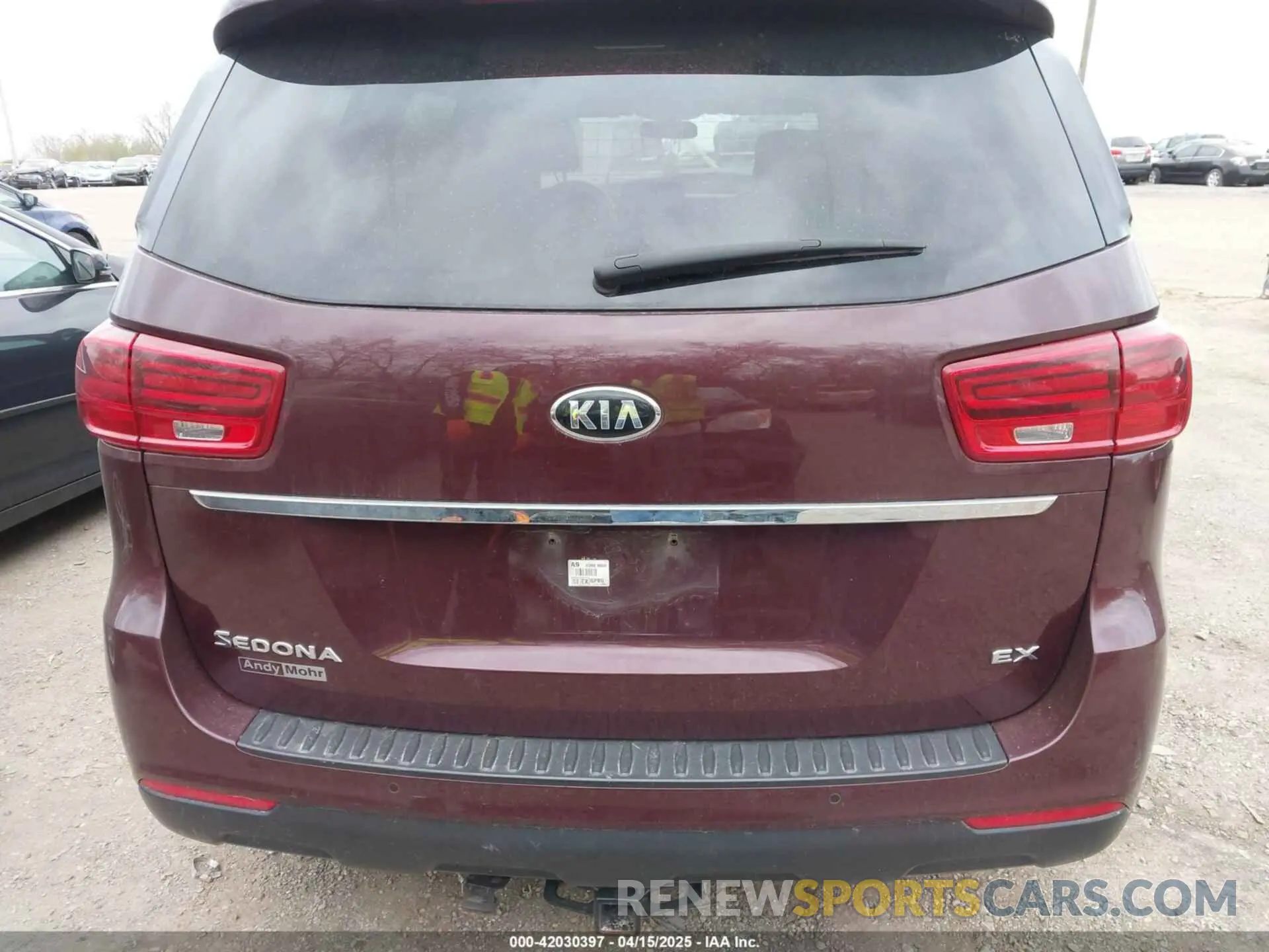 17 fotografías del automóvil dañado KNDMB5C12K6537496 KIA SEDONA 2019