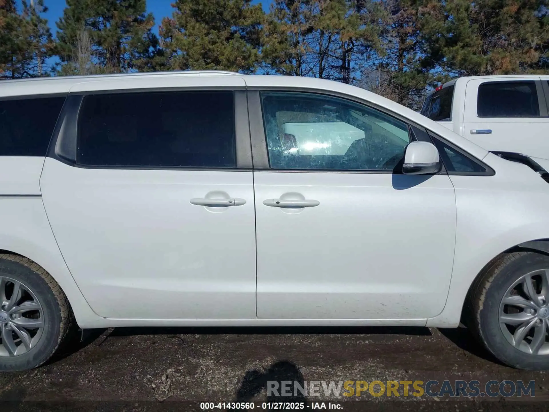 13 fotografías del automóvil dañado KNDMB5C13K6547535 KIA SEDONA 2019