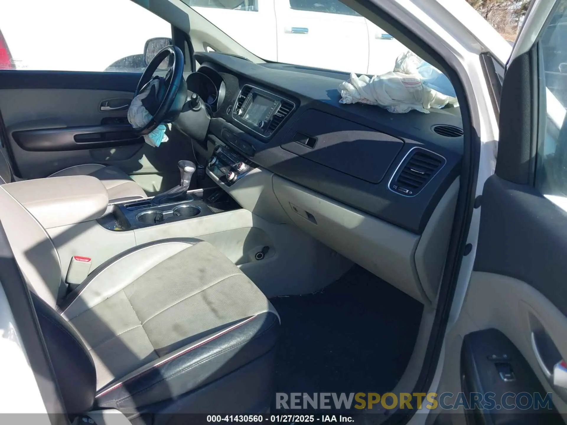 5 fotografías del automóvil dañado KNDMB5C13K6547535 KIA SEDONA 2019