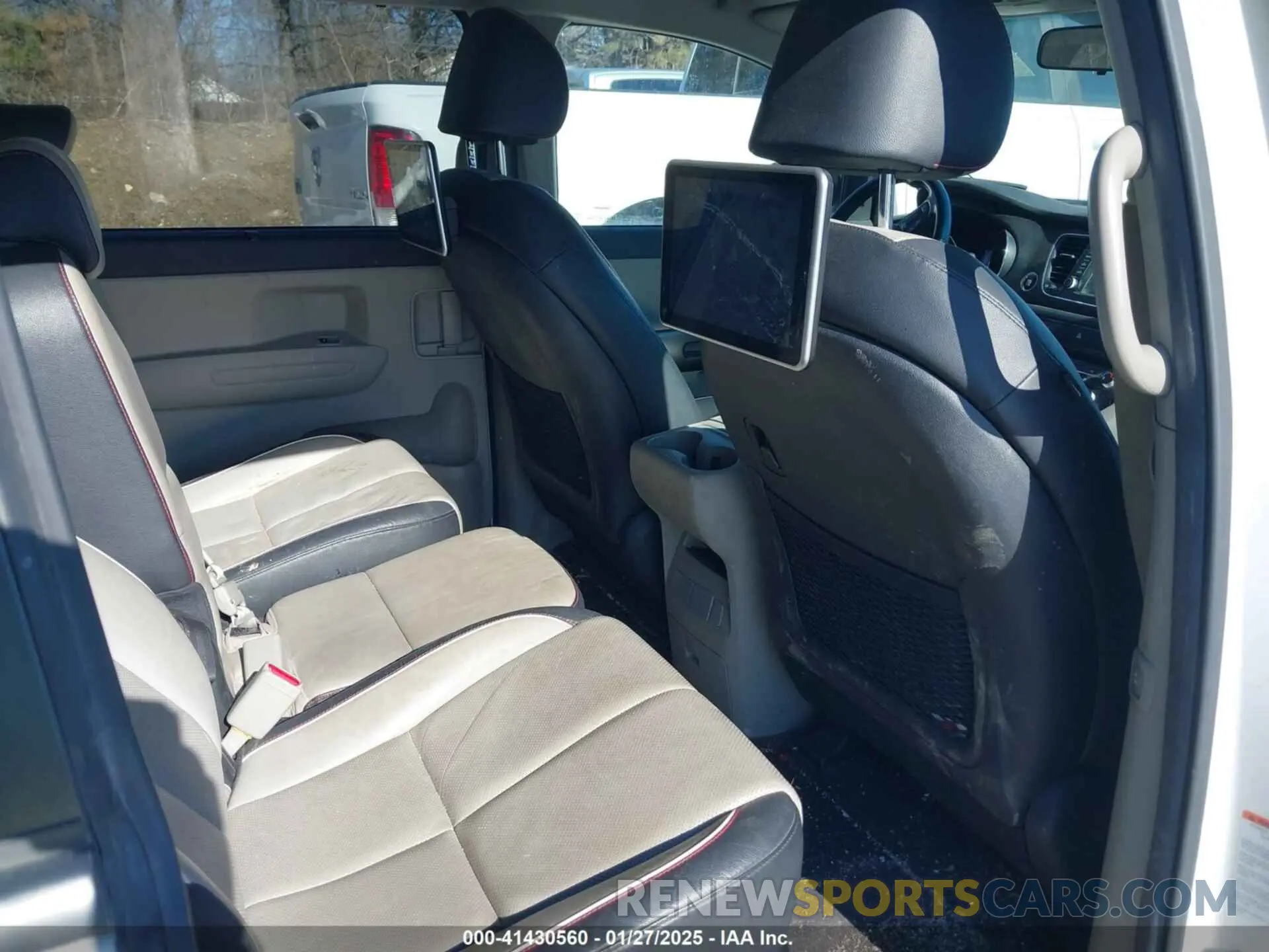 8 fotografías del automóvil dañado KNDMB5C13K6547535 KIA SEDONA 2019