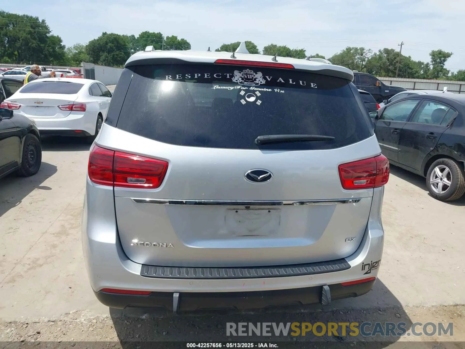 17 fotografías del automóvil dañado KNDMB5C14K6502846 KIA SEDONA 2019