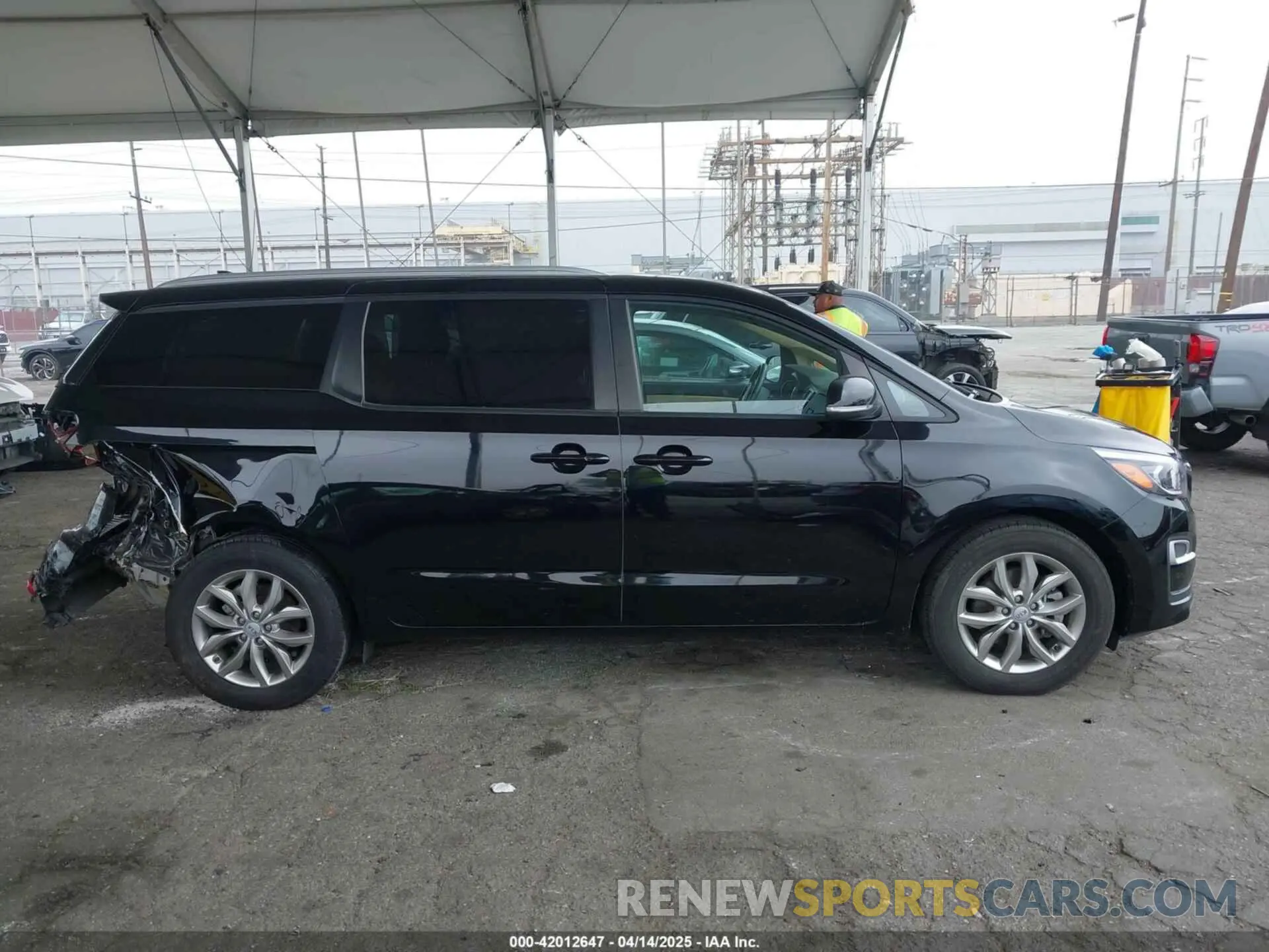 13 fotografías del automóvil dañado KNDMB5C15K6514939 KIA SEDONA 2019