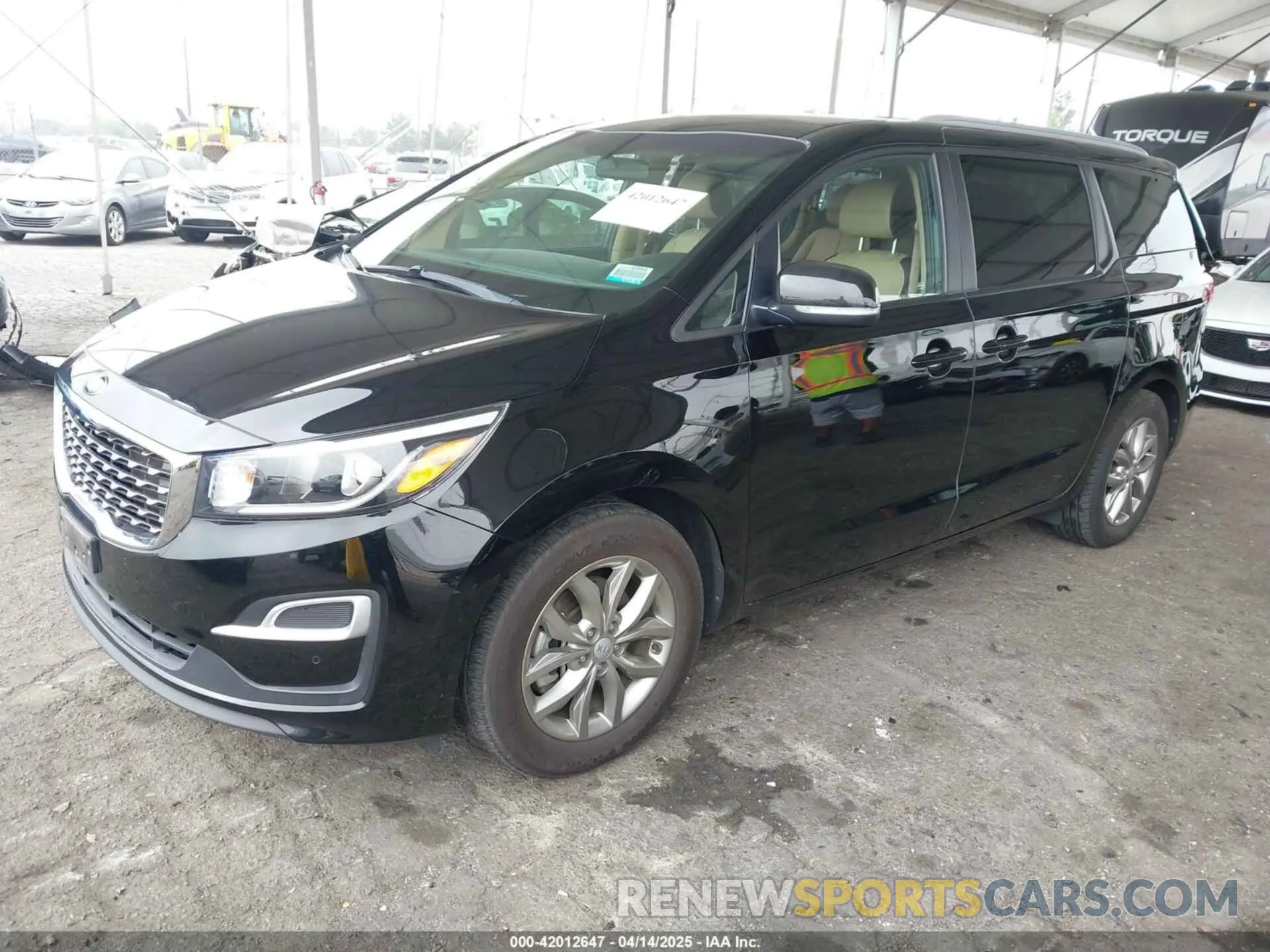 2 fotografías del automóvil dañado KNDMB5C15K6514939 KIA SEDONA 2019