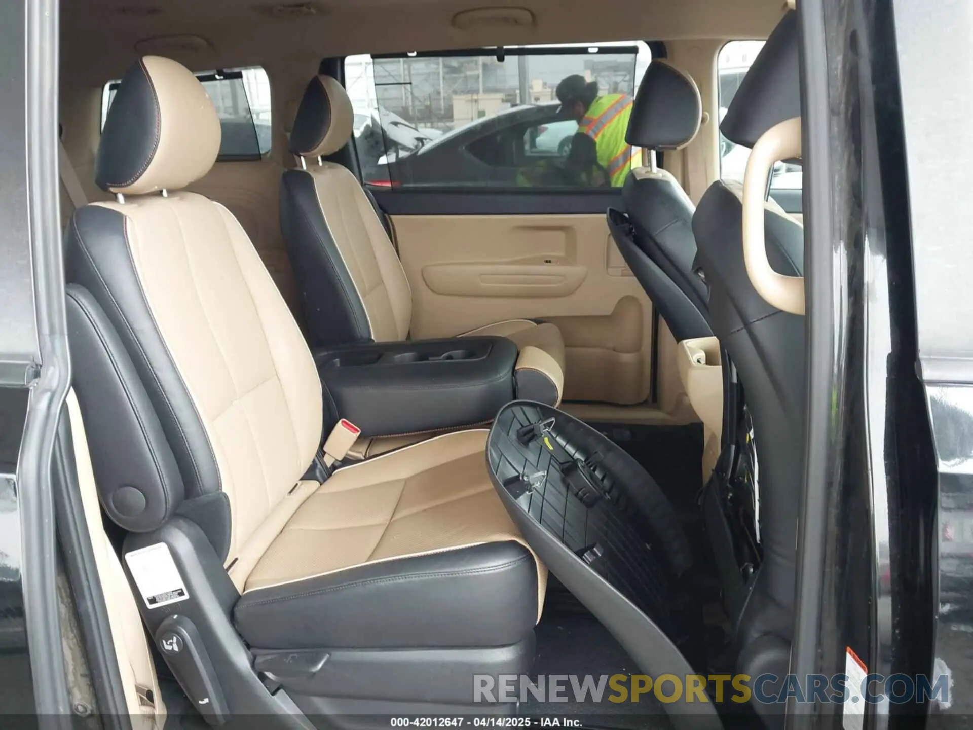 8 fotografías del automóvil dañado KNDMB5C15K6514939 KIA SEDONA 2019