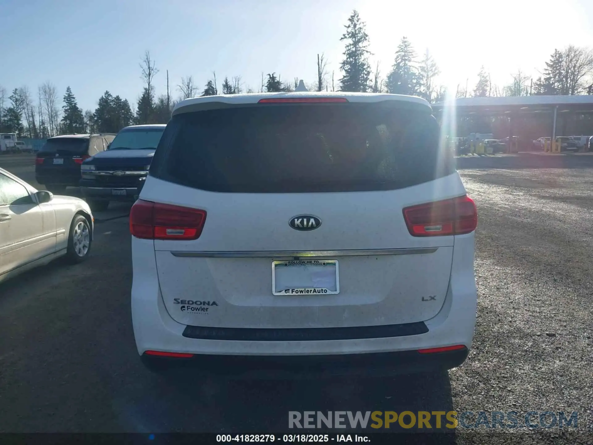 16 fotografías del automóvil dañado KNDMB5C18K6508746 KIA SEDONA 2019