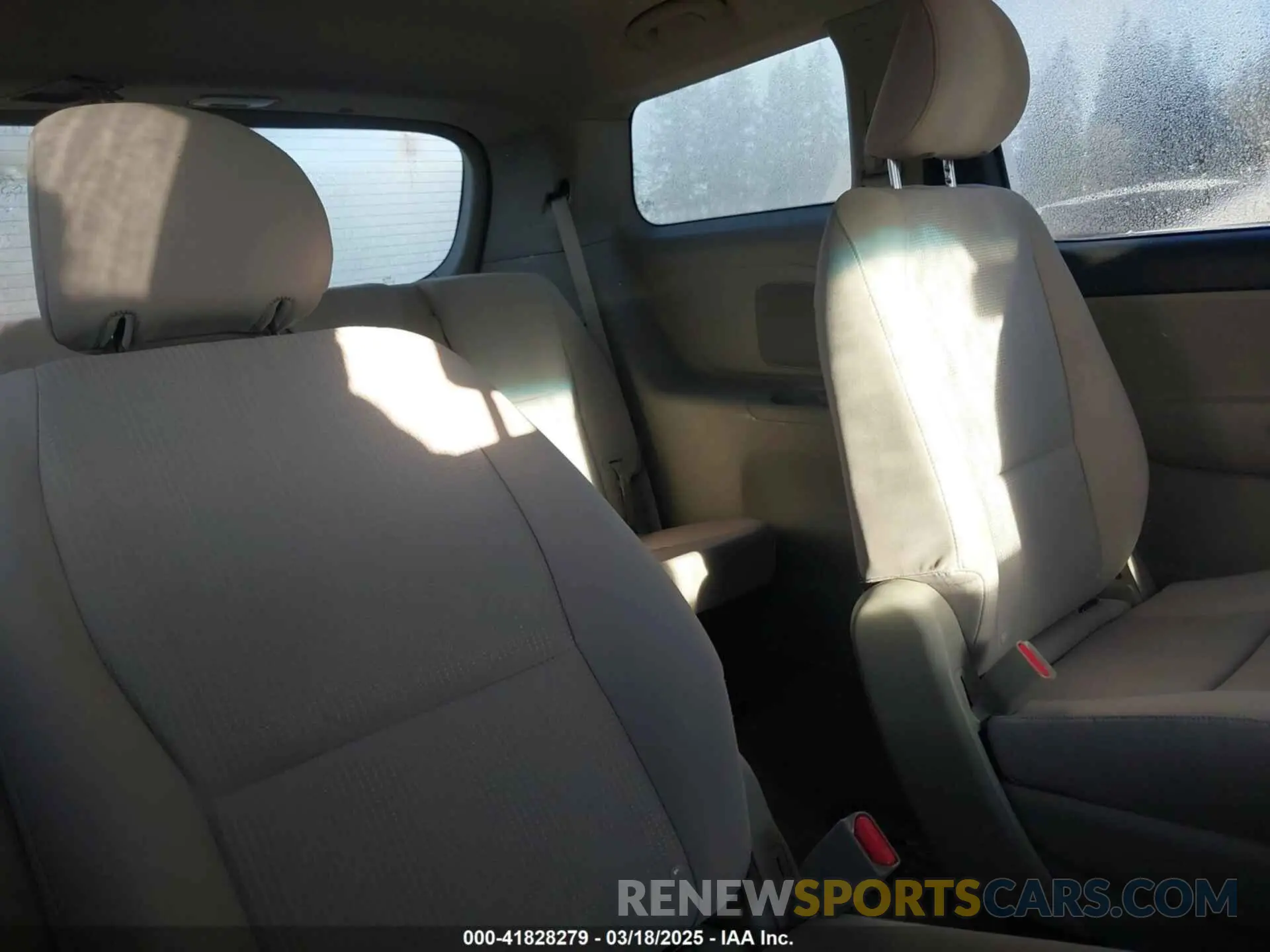 8 fotografías del automóvil dañado KNDMB5C18K6508746 KIA SEDONA 2019