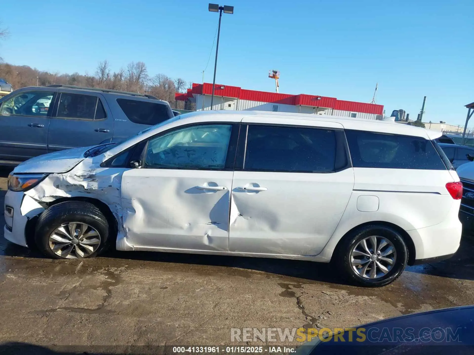 15 fotografías del automóvil dañado KNDMB5C18K6540726 KIA SEDONA 2019