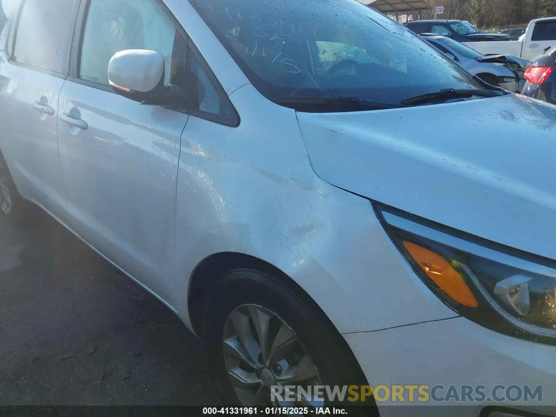 18 fotografías del automóvil dañado KNDMB5C18K6540726 KIA SEDONA 2019
