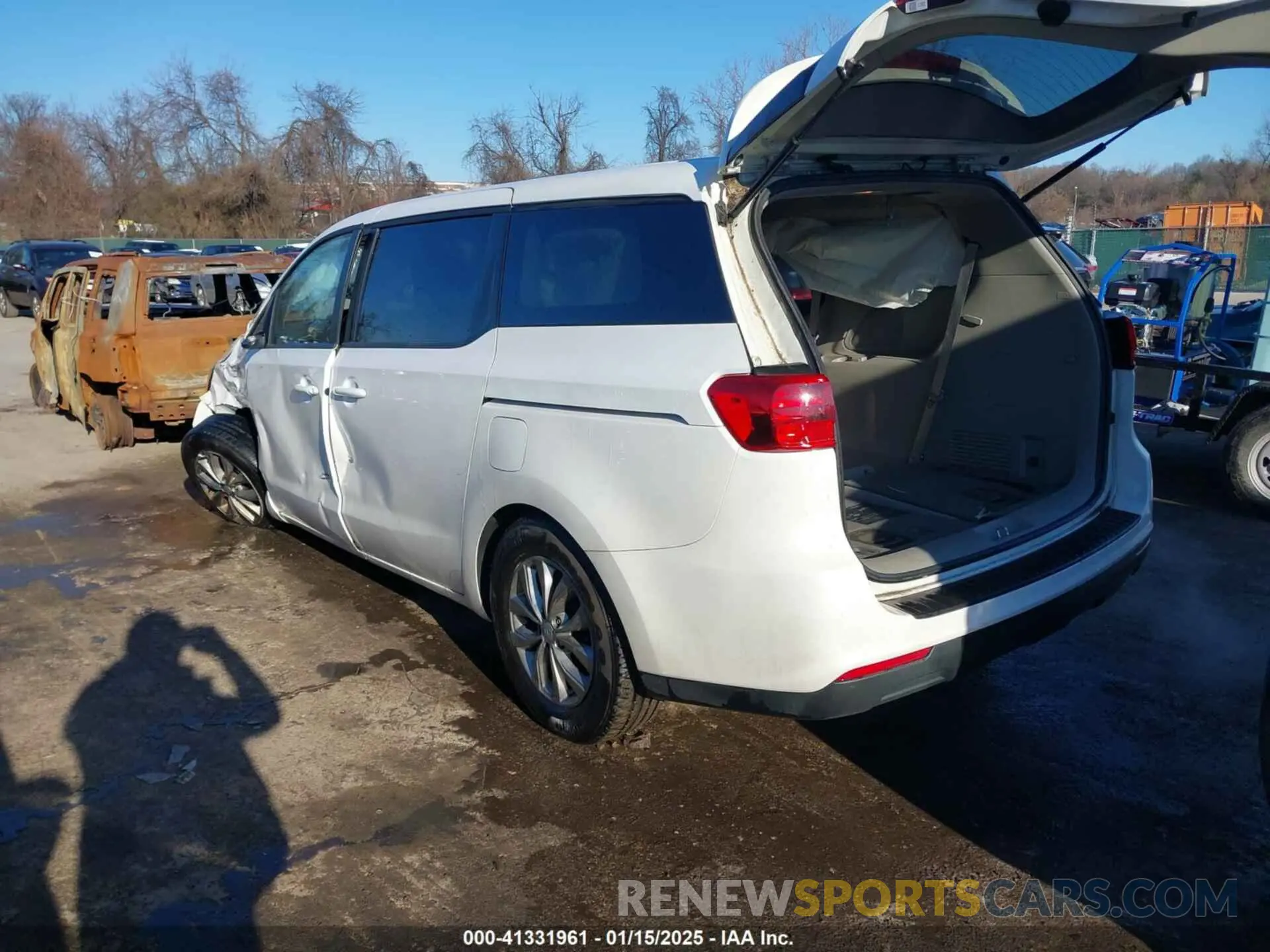 3 fotografías del automóvil dañado KNDMB5C18K6540726 KIA SEDONA 2019