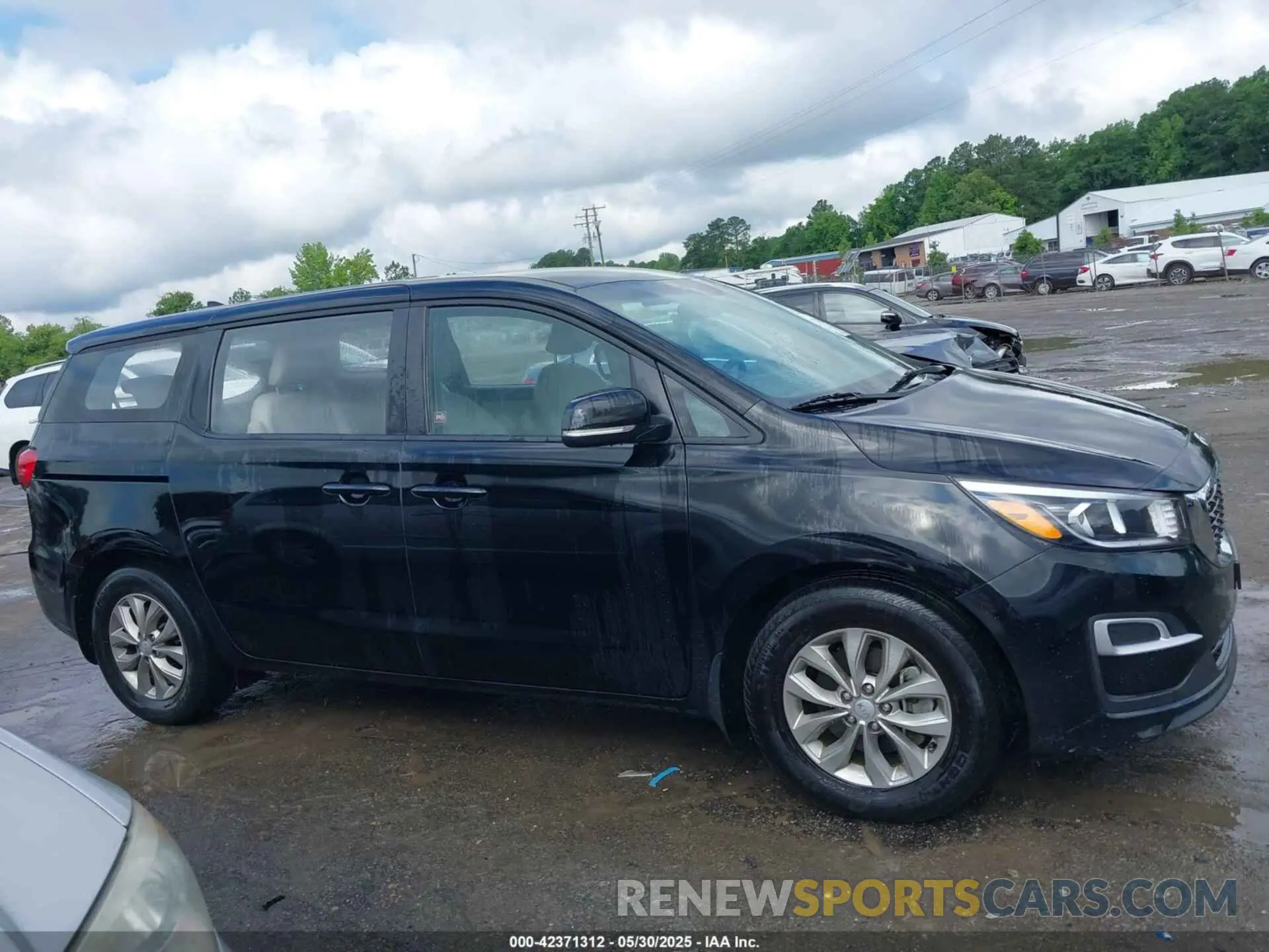 13 fotografías del automóvil dañado KNDMA5C11L6645158 KIA SEDONA 2020