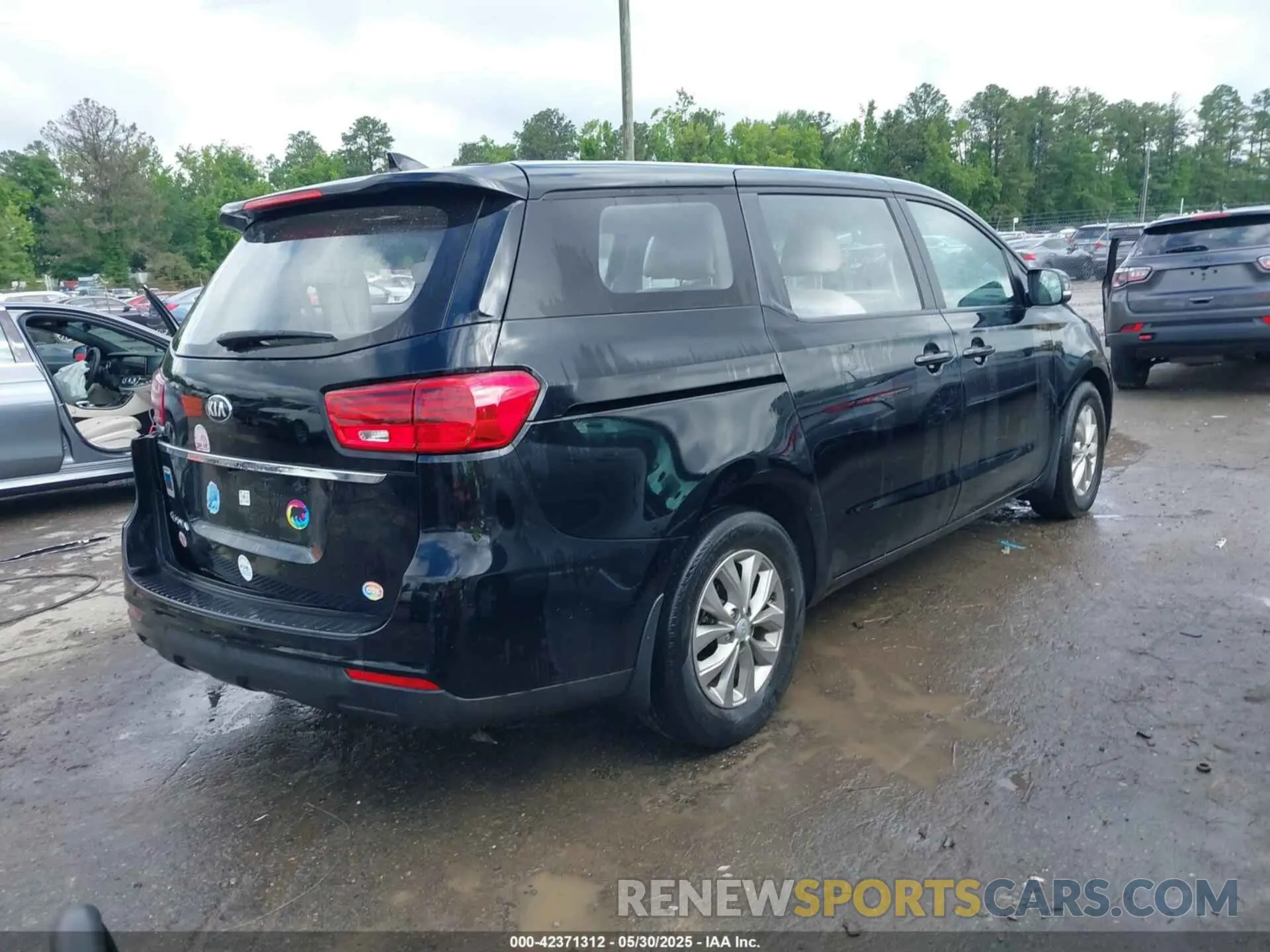 4 fotografías del automóvil dañado KNDMA5C11L6645158 KIA SEDONA 2020