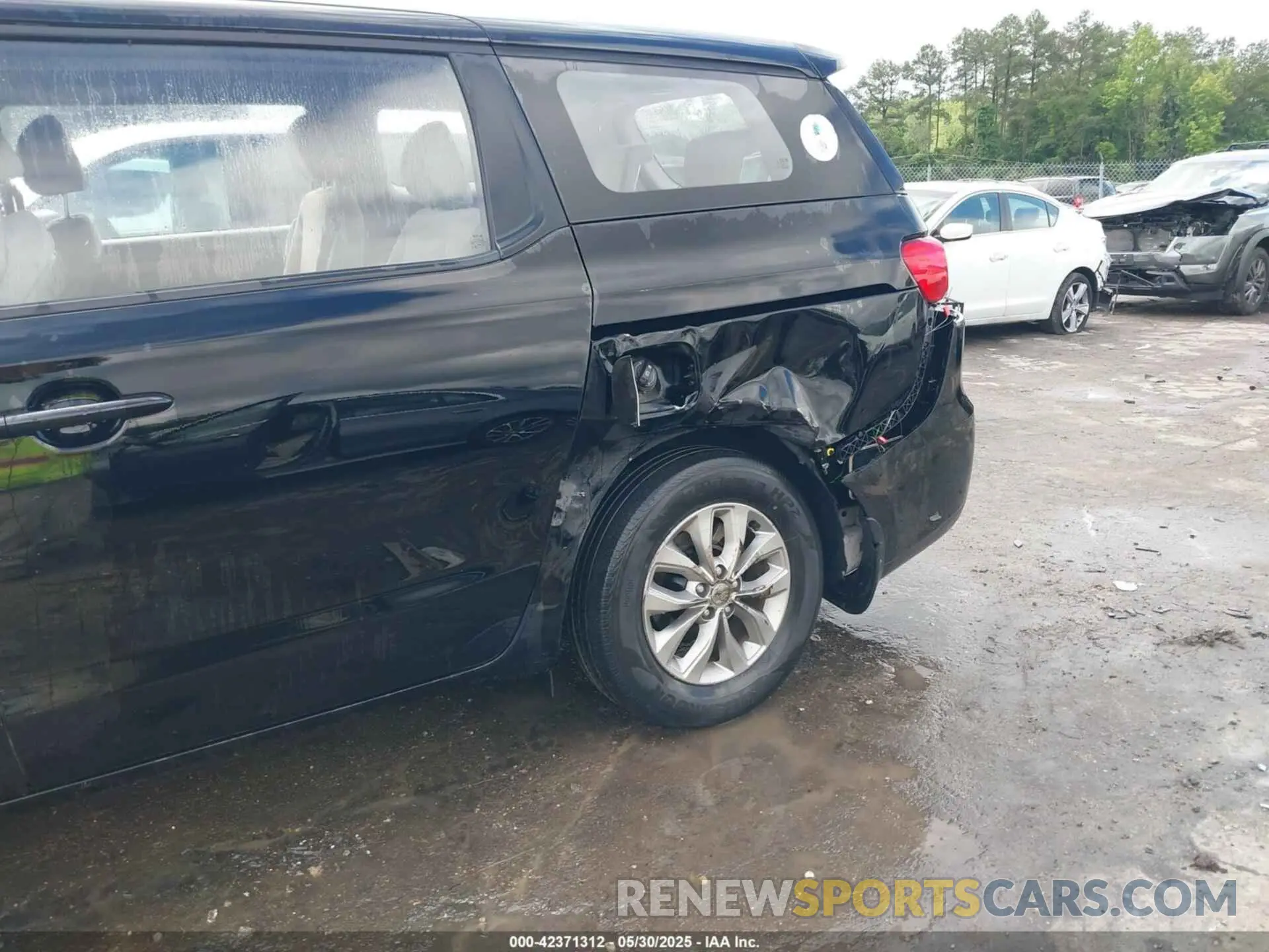 6 fotografías del automóvil dañado KNDMA5C11L6645158 KIA SEDONA 2020