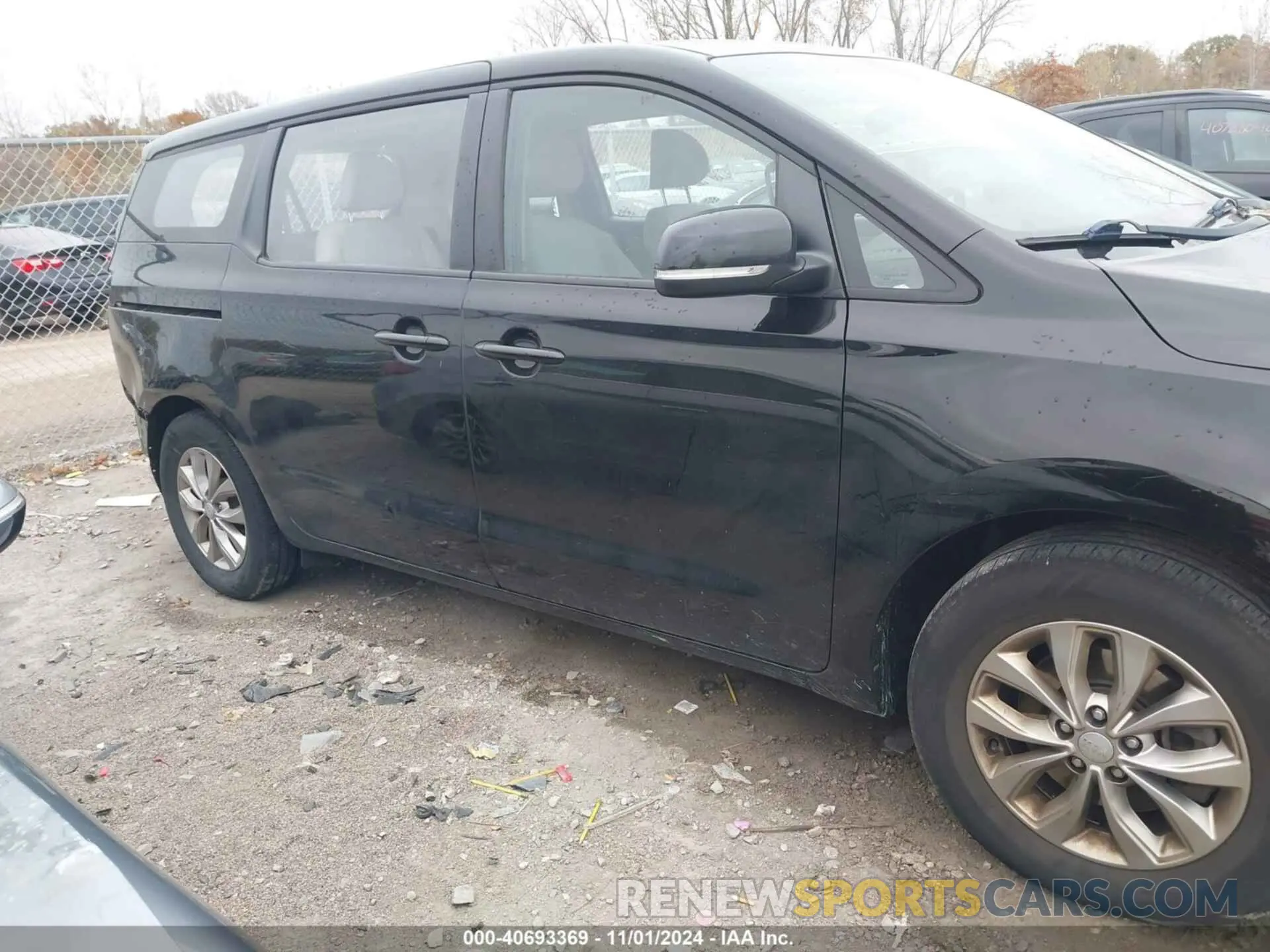 14 fotografías del automóvil dañado KNDMA5C13L6586582 KIA SEDONA 2020