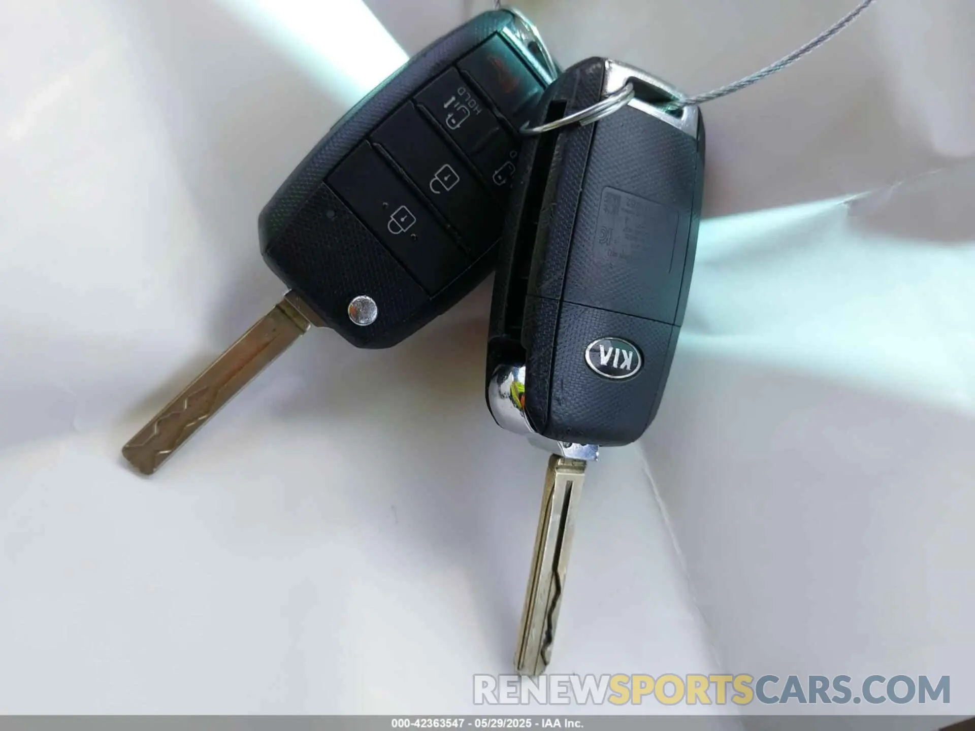 11 fotografías del automóvil dañado KNDMB5C10L6616411 KIA SEDONA 2020
