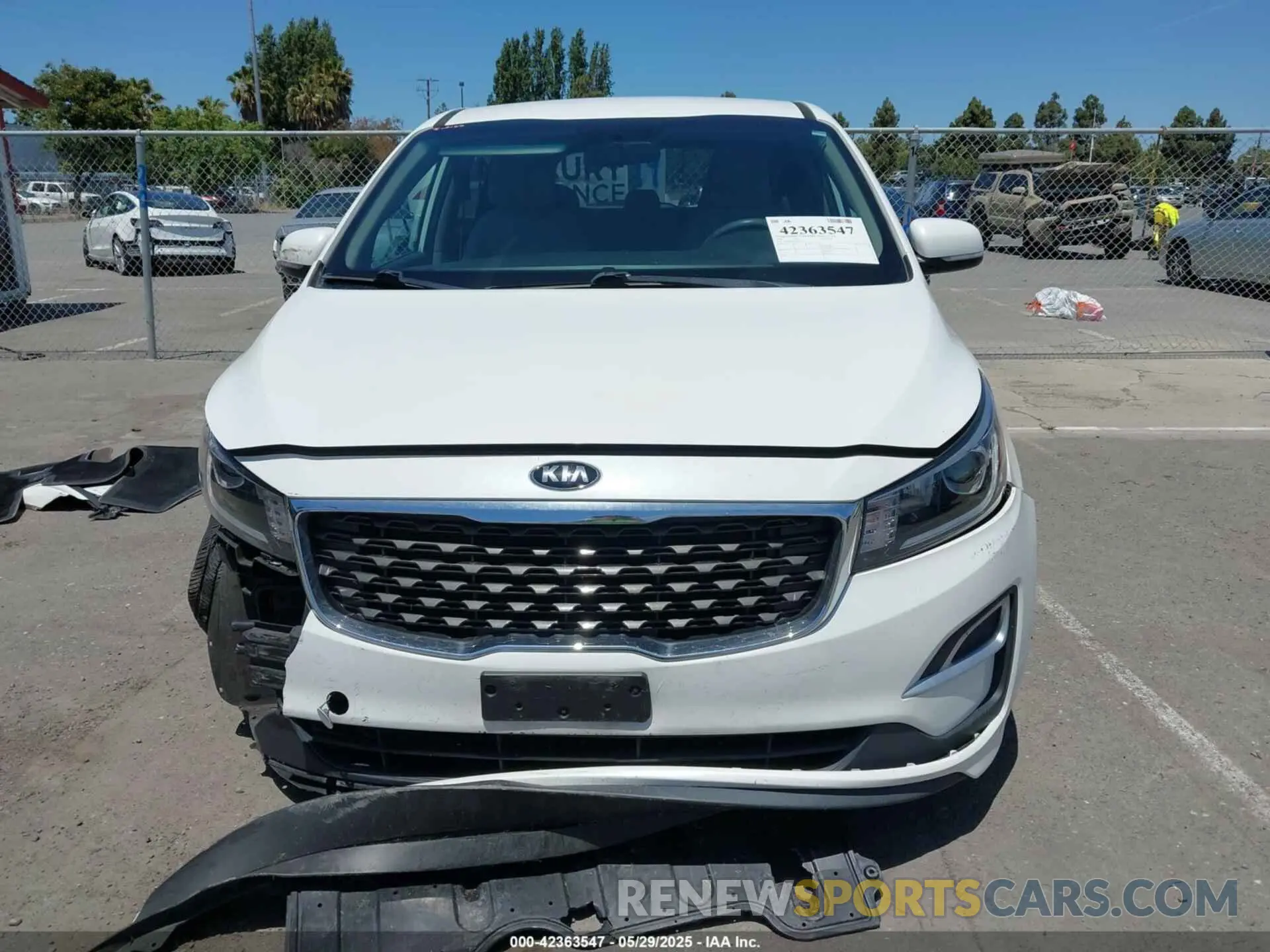 12 fotografías del automóvil dañado KNDMB5C10L6616411 KIA SEDONA 2020