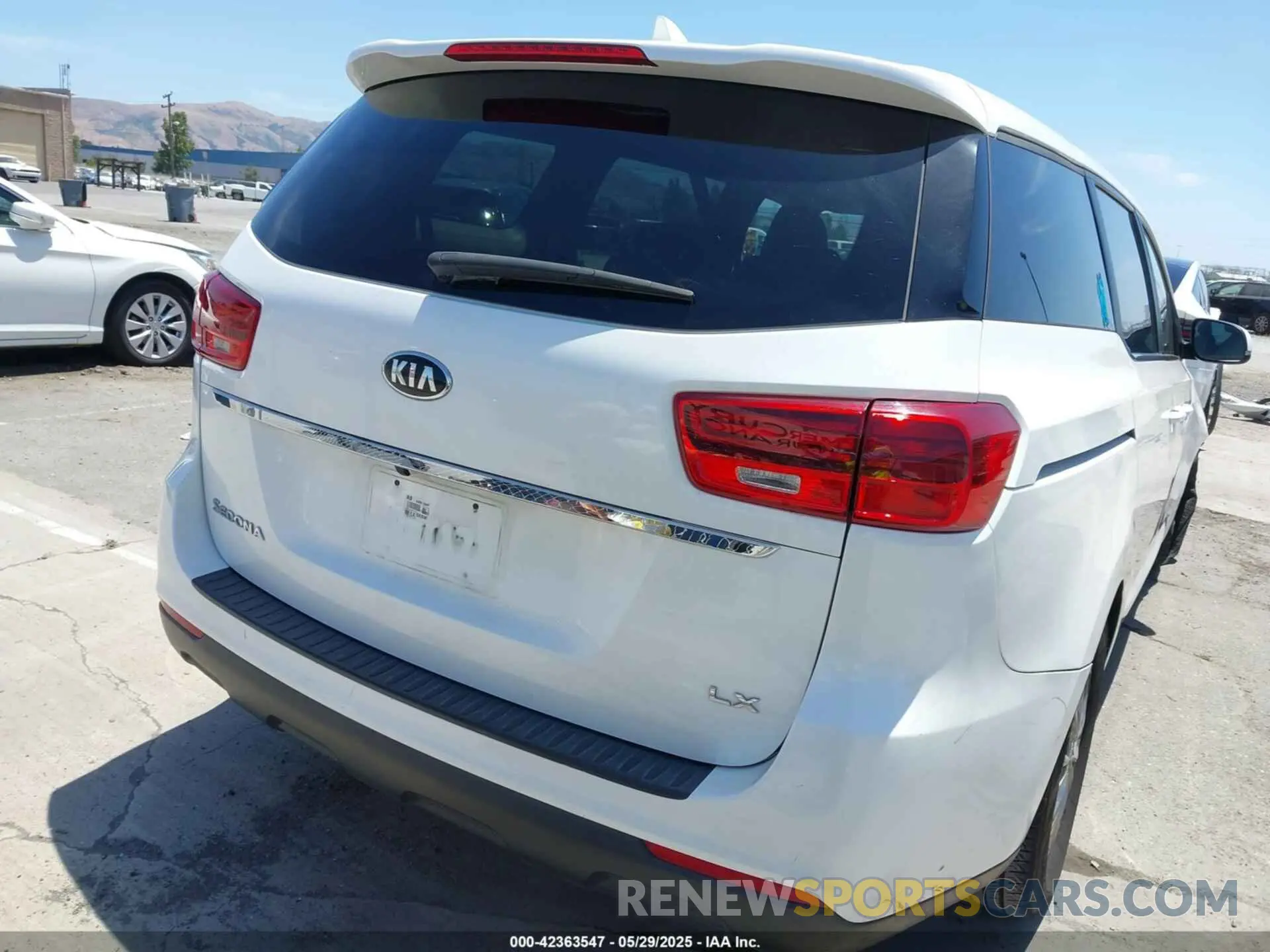 16 fotografías del automóvil dañado KNDMB5C10L6616411 KIA SEDONA 2020