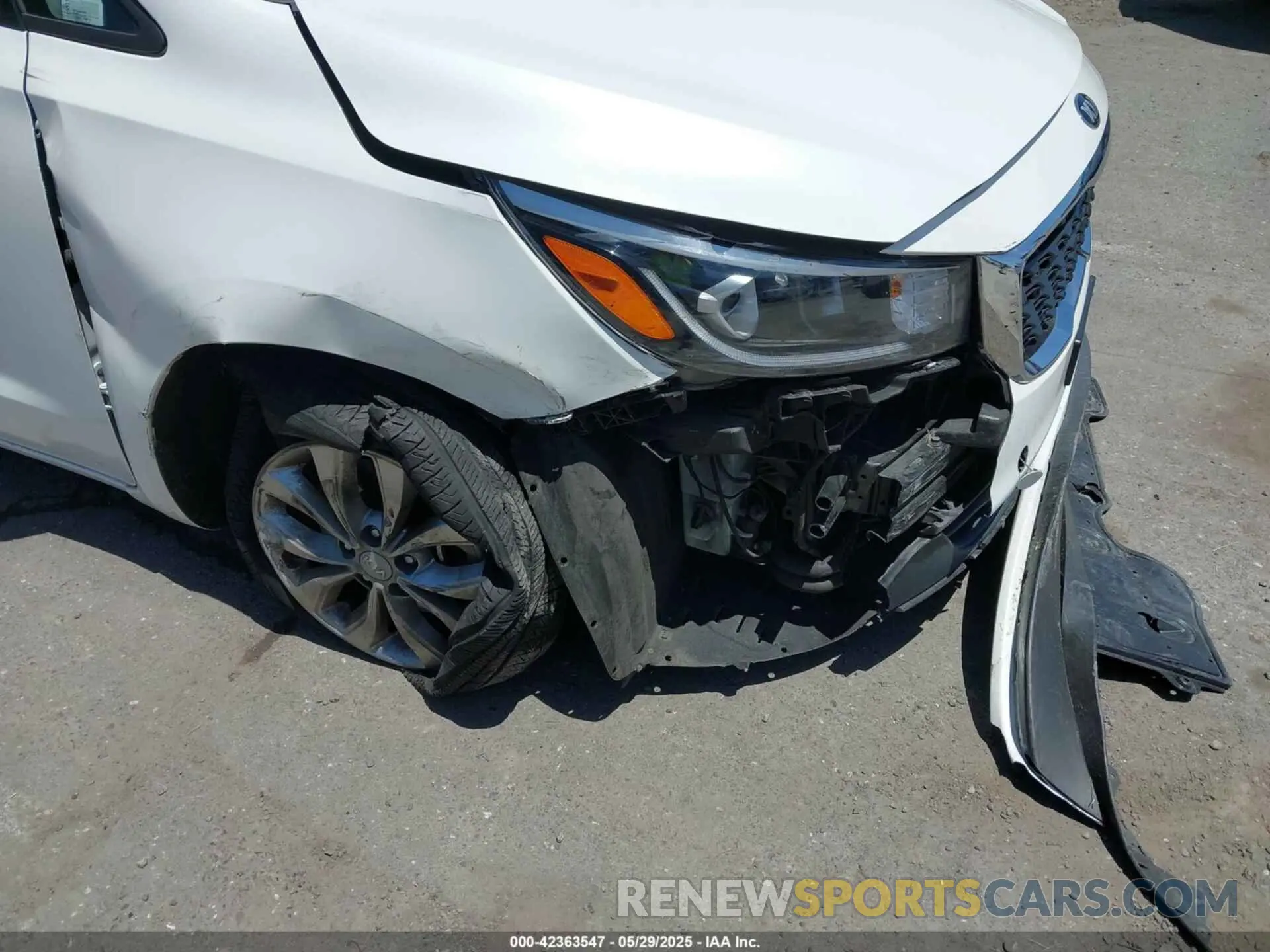 6 fotografías del automóvil dañado KNDMB5C10L6616411 KIA SEDONA 2020