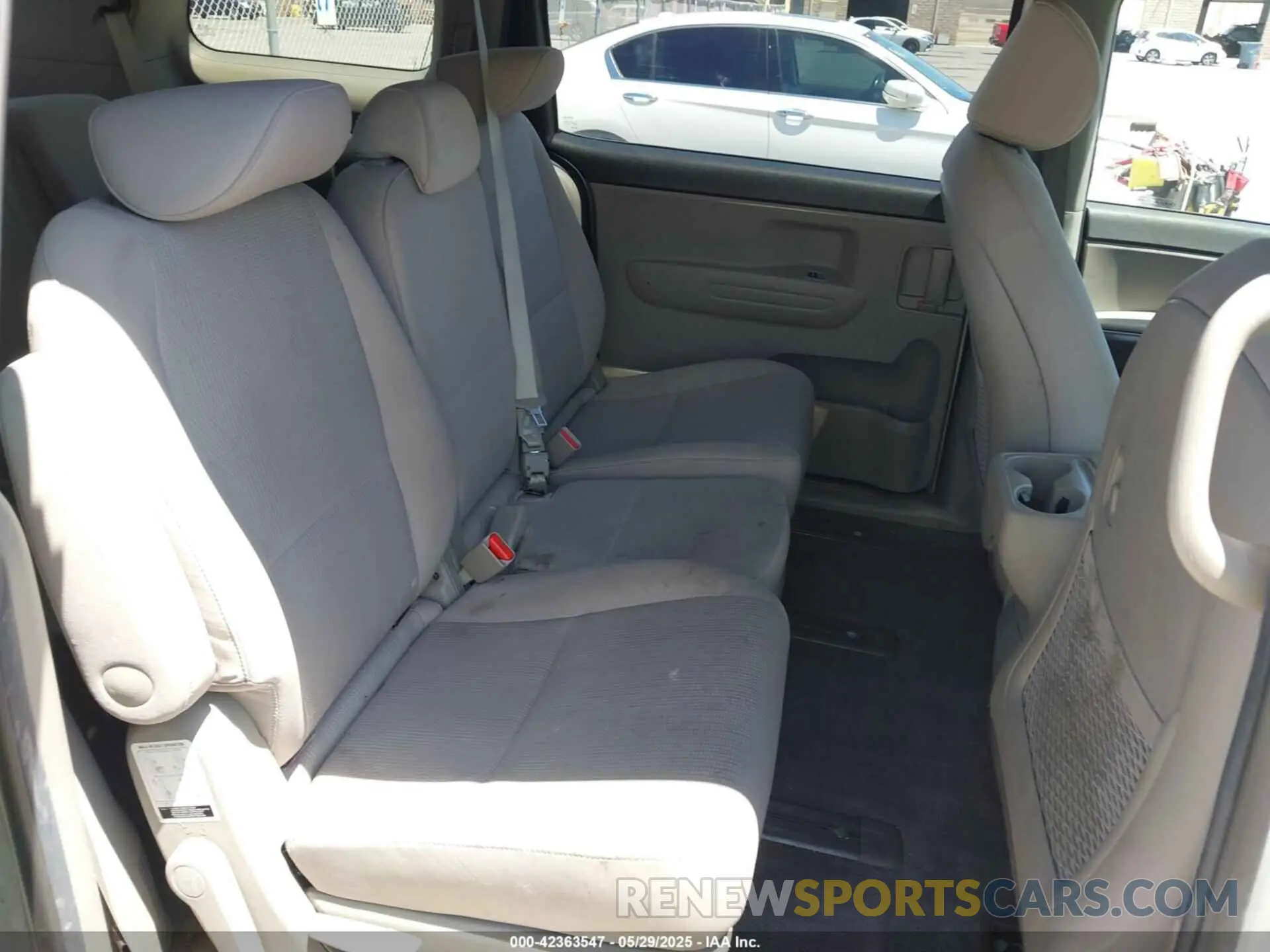 8 fotografías del automóvil dañado KNDMB5C10L6616411 KIA SEDONA 2020