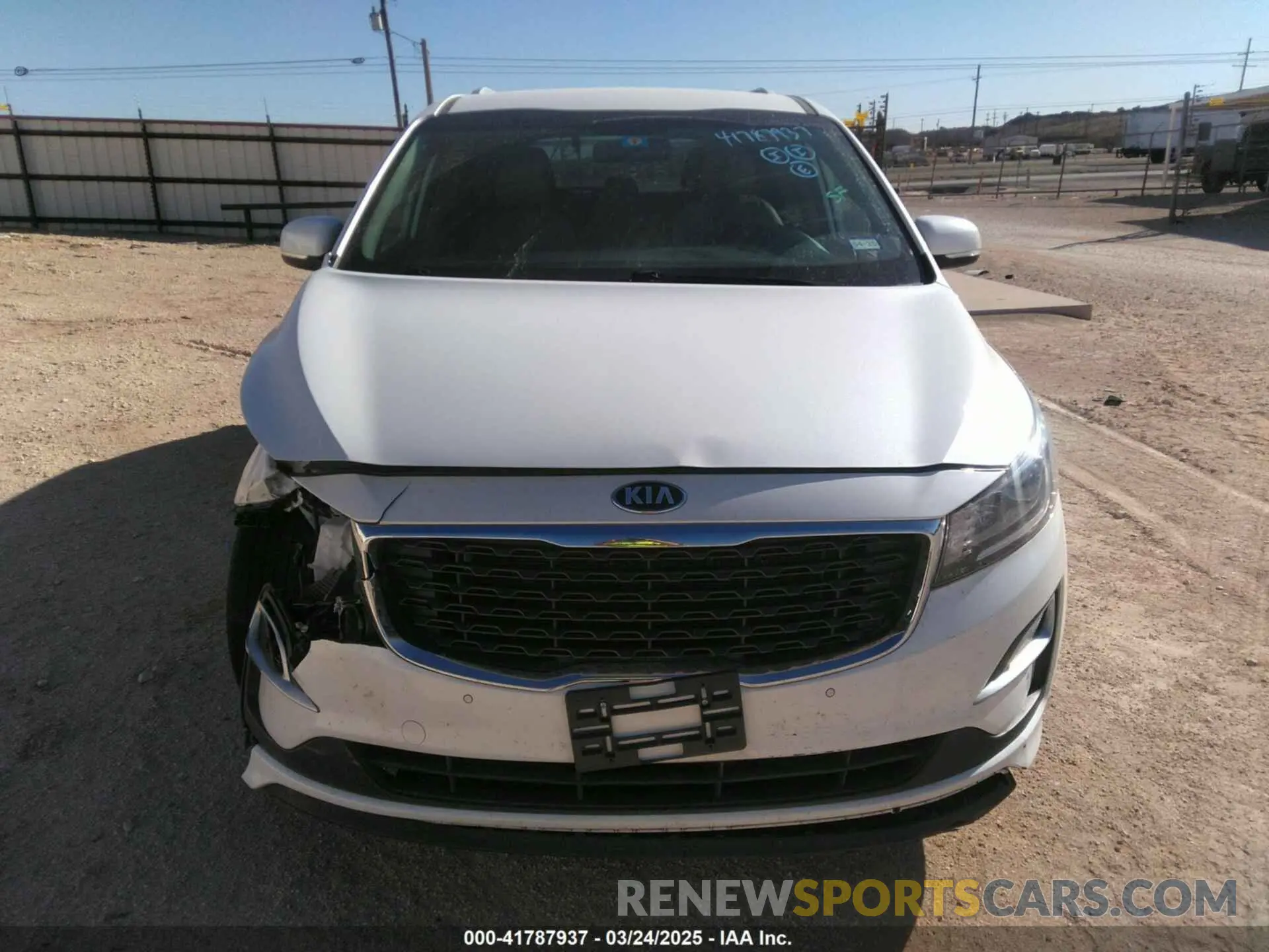 12 fotografías del automóvil dañado KNDMB5C14L6574891 KIA SEDONA 2020