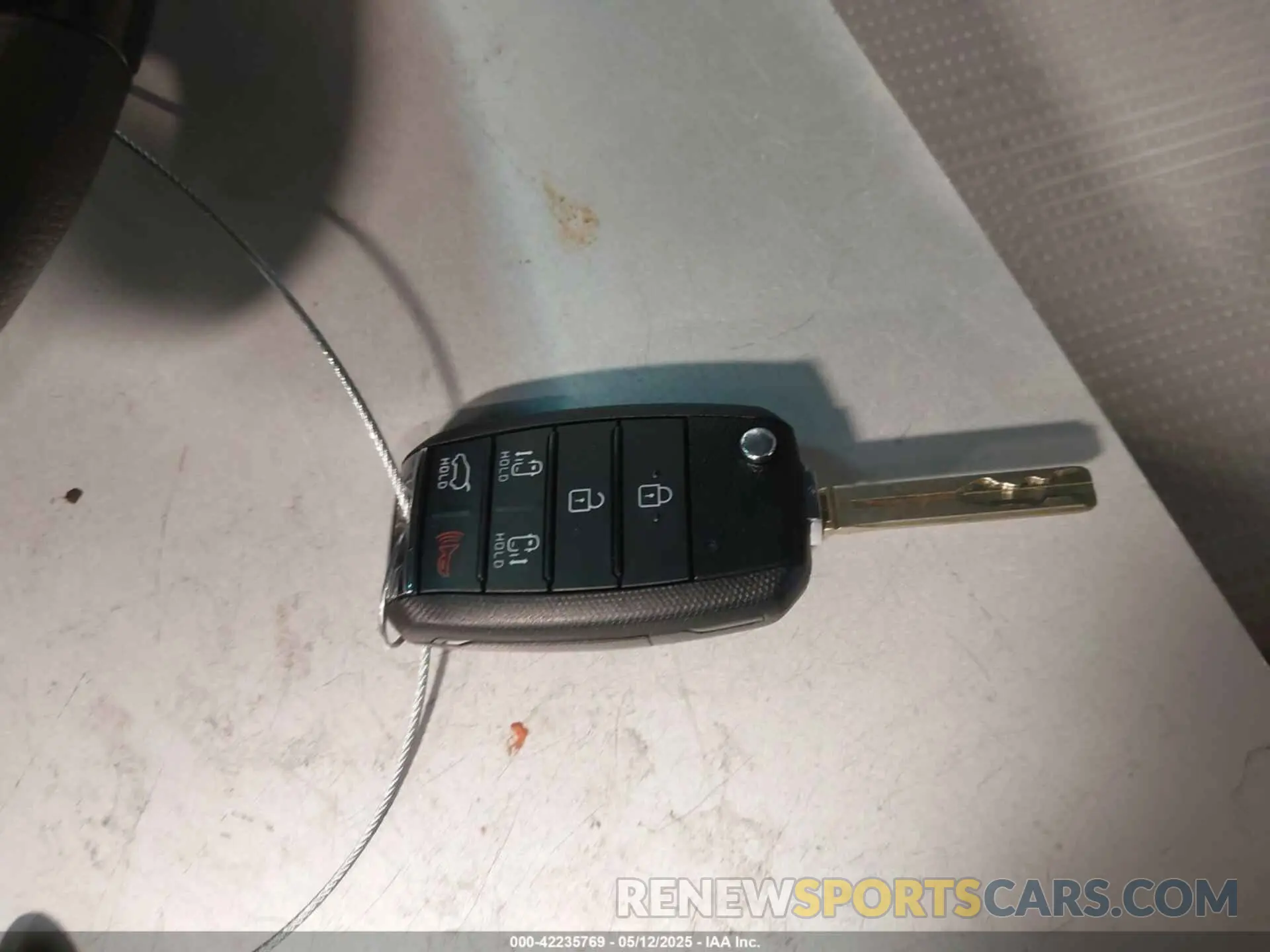 11 fotografías del automóvil dañado KNDMB5C15L6659478 KIA SEDONA 2020