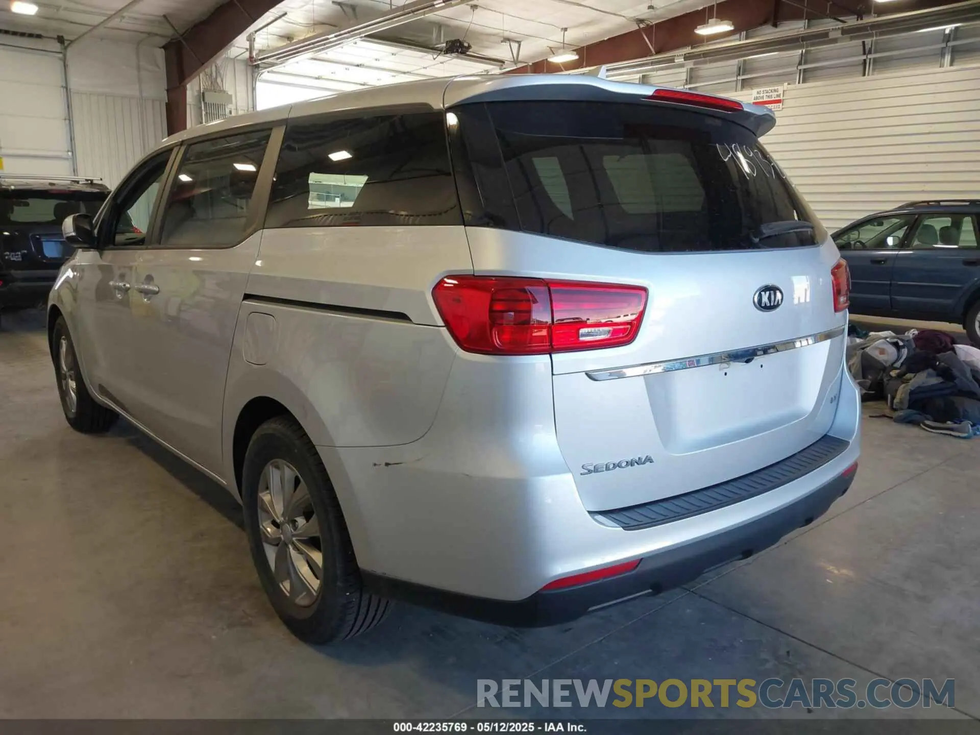 3 fotografías del automóvil dañado KNDMB5C15L6659478 KIA SEDONA 2020