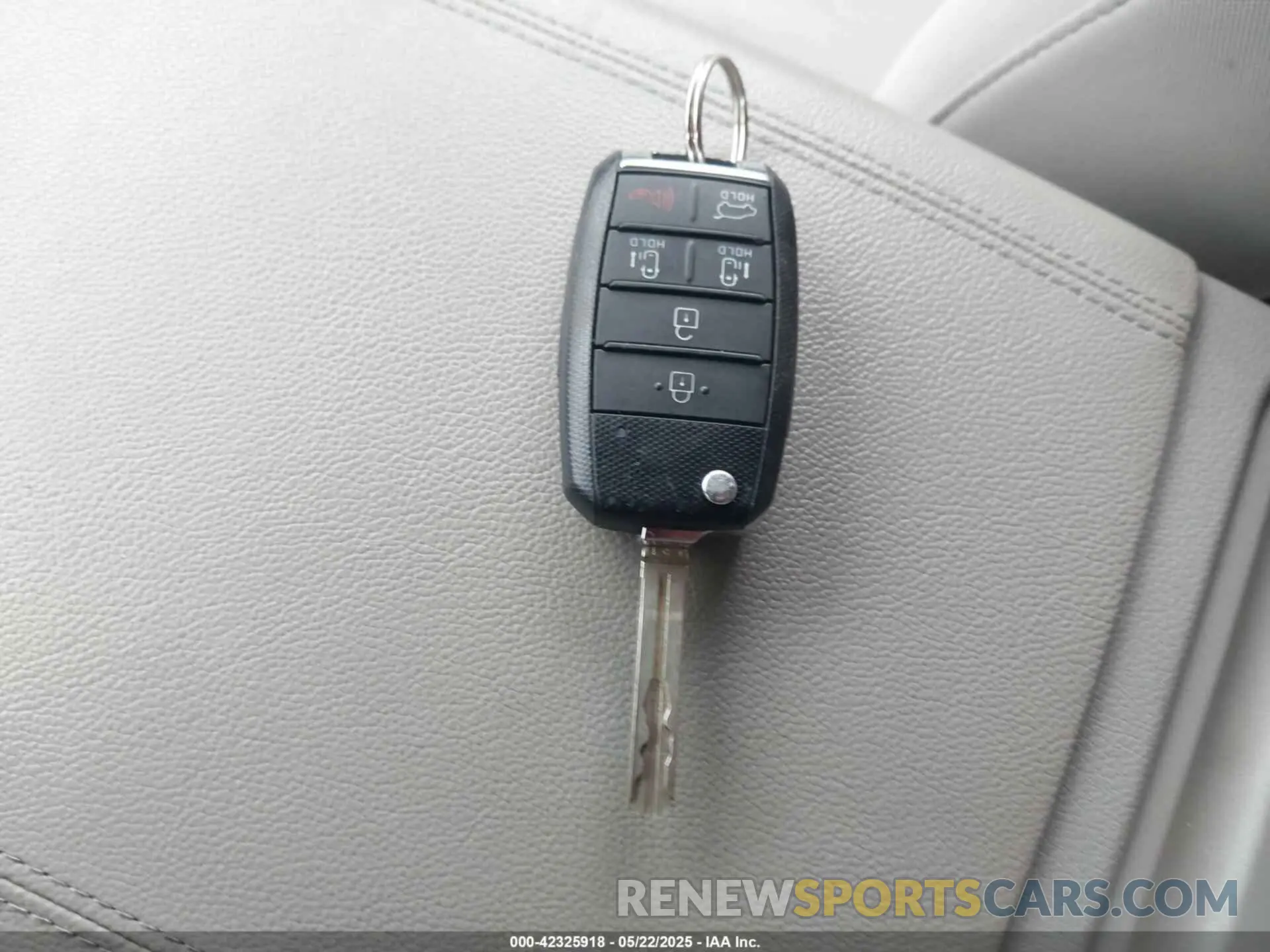 11 fotografías del automóvil dañado KNDMB5C16L6596326 KIA SEDONA 2020