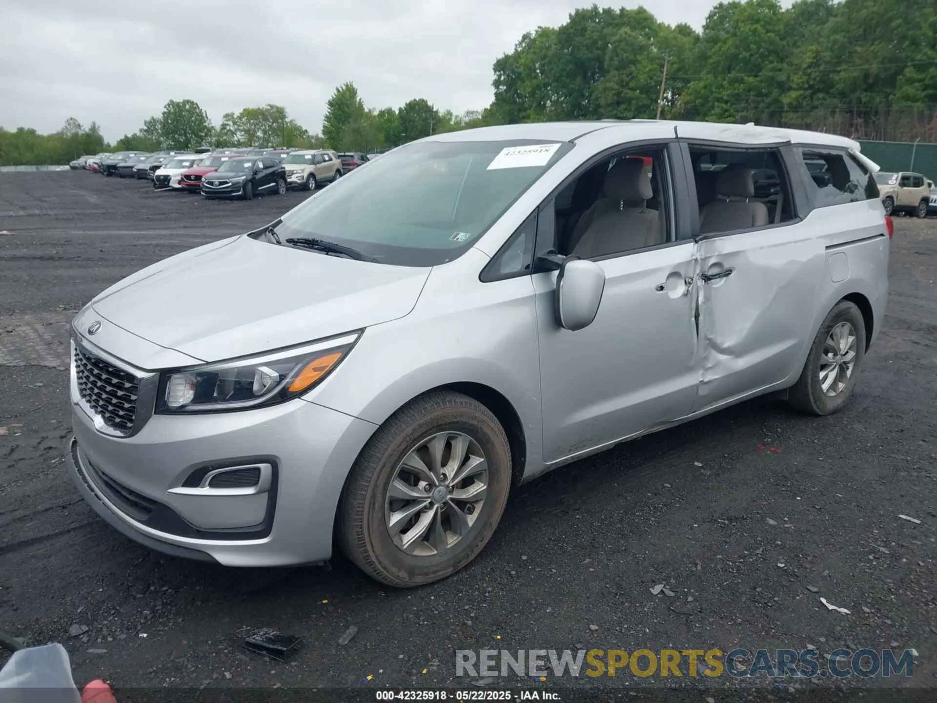 2 fotografías del automóvil dañado KNDMB5C16L6596326 KIA SEDONA 2020