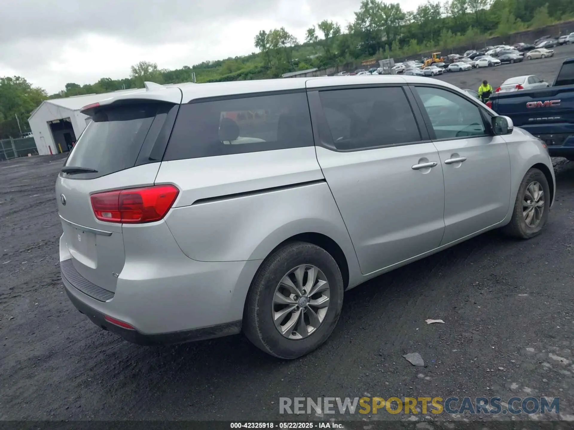 4 fotografías del automóvil dañado KNDMB5C16L6596326 KIA SEDONA 2020