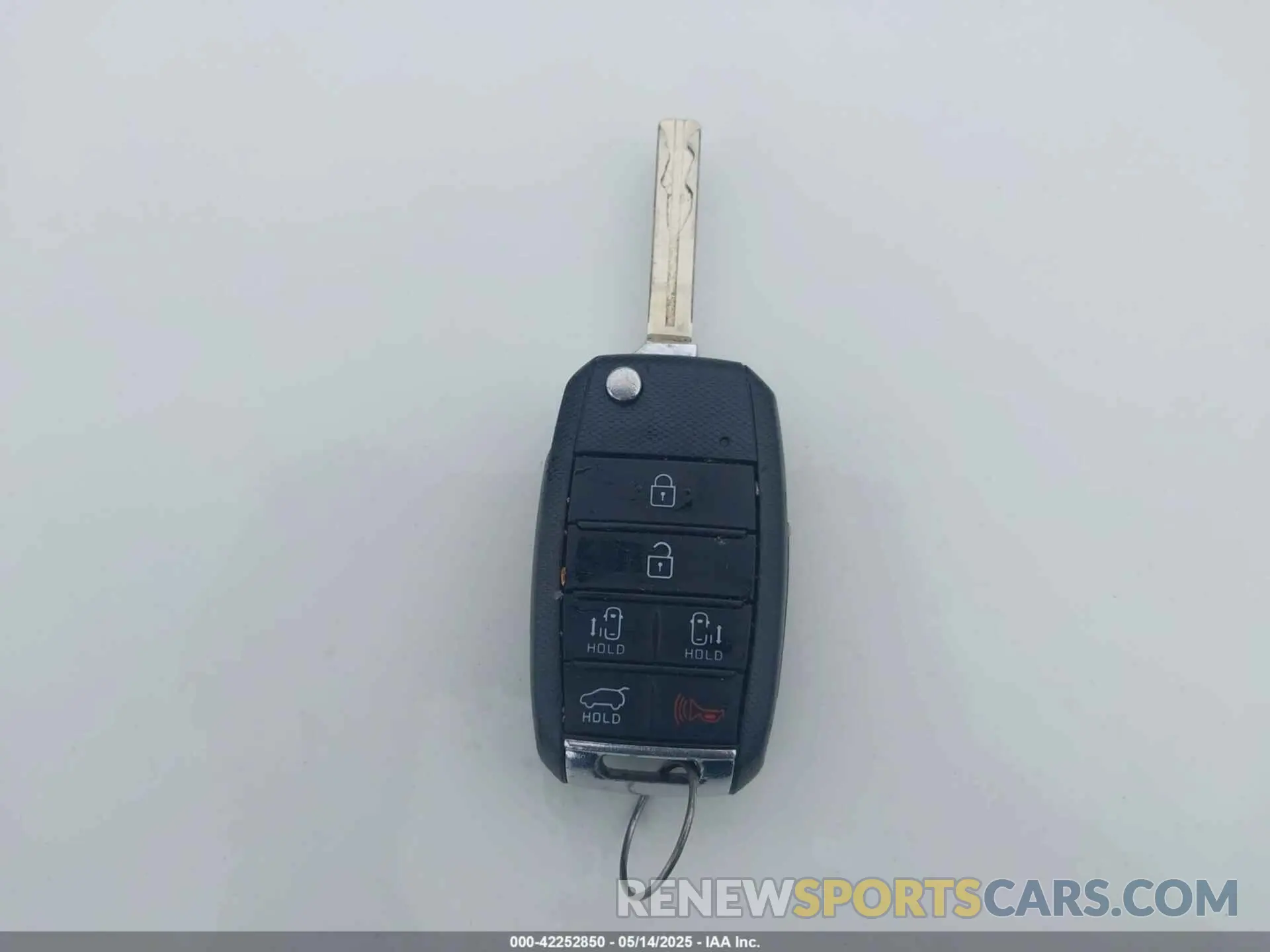 11 fotografías del automóvil dañado KNDMB5C18L6589720 KIA SEDONA 2020