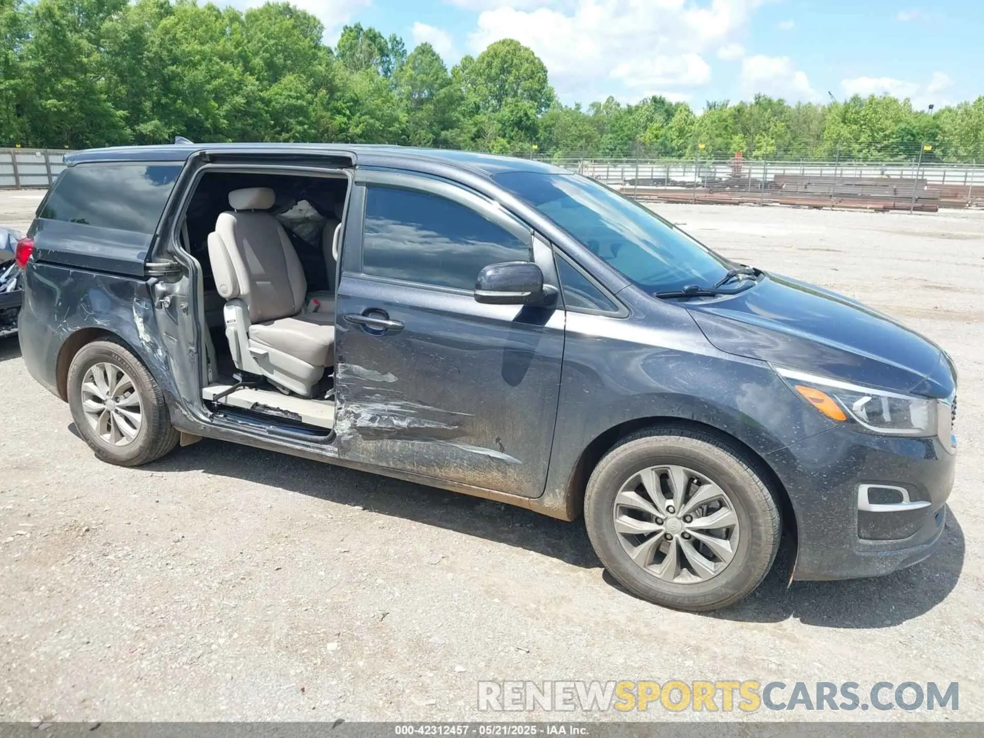 6 fotografías del automóvil dañado KNDMB5C19L6657829 KIA SEDONA 2020