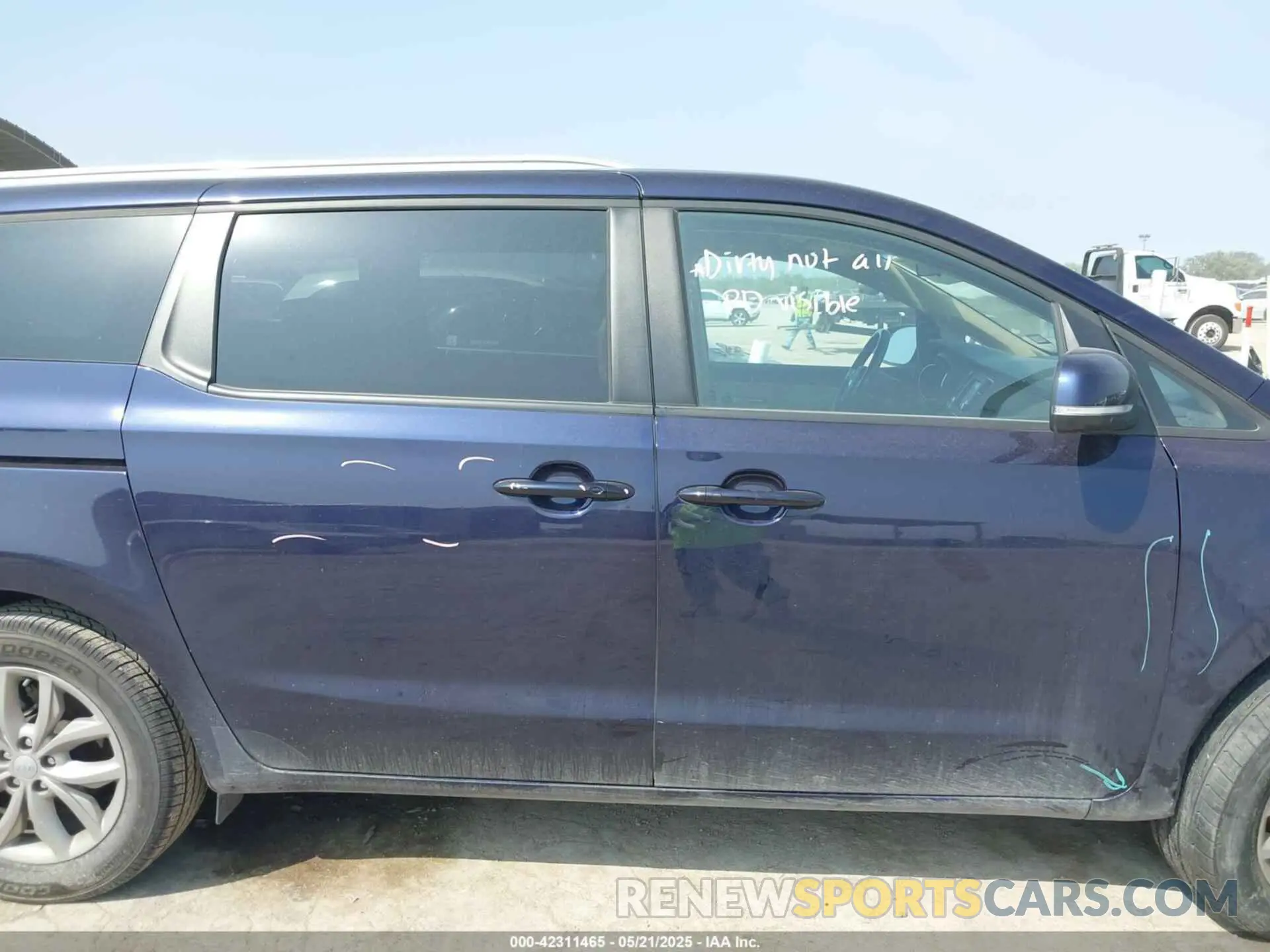 13 fotografías del automóvil dañado KNDMB5C11M6665098 KIA SEDONA 2021