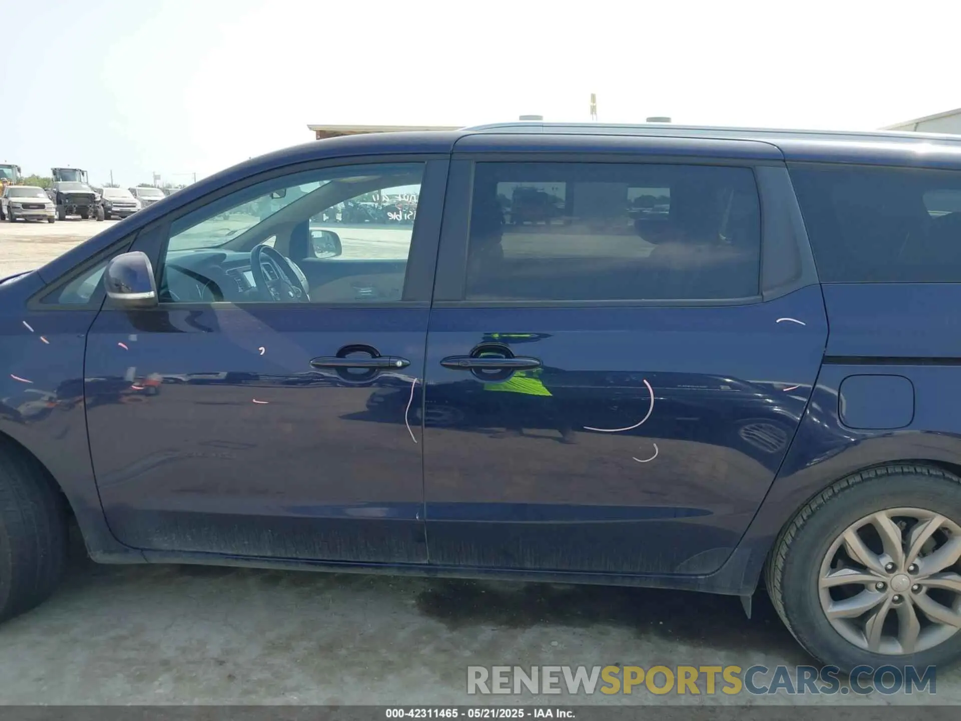 14 fotografías del automóvil dañado KNDMB5C11M6665098 KIA SEDONA 2021