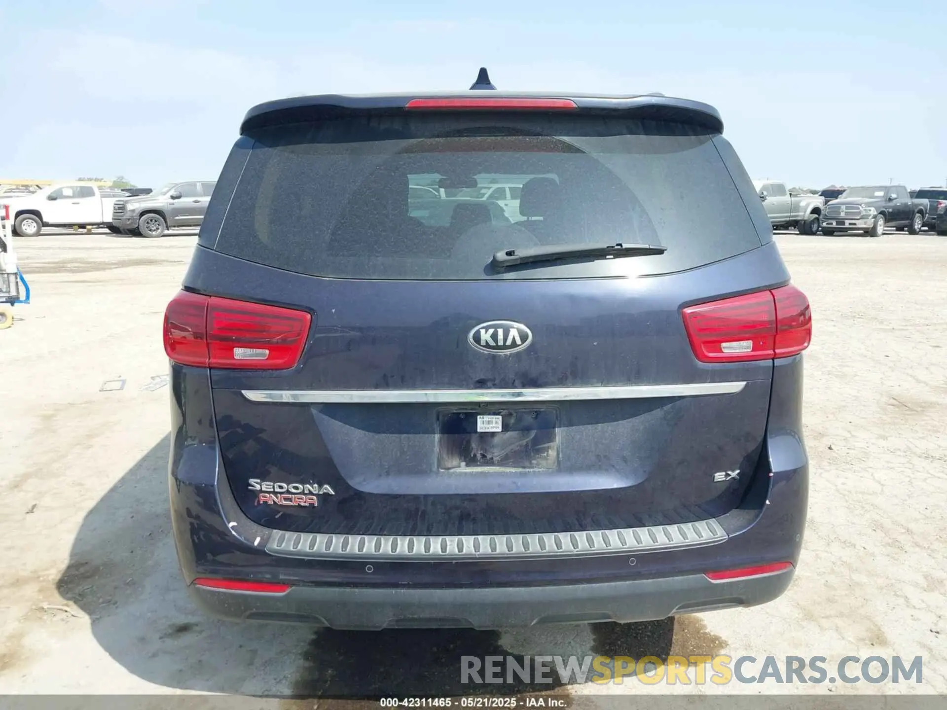 16 fotografías del automóvil dañado KNDMB5C11M6665098 KIA SEDONA 2021