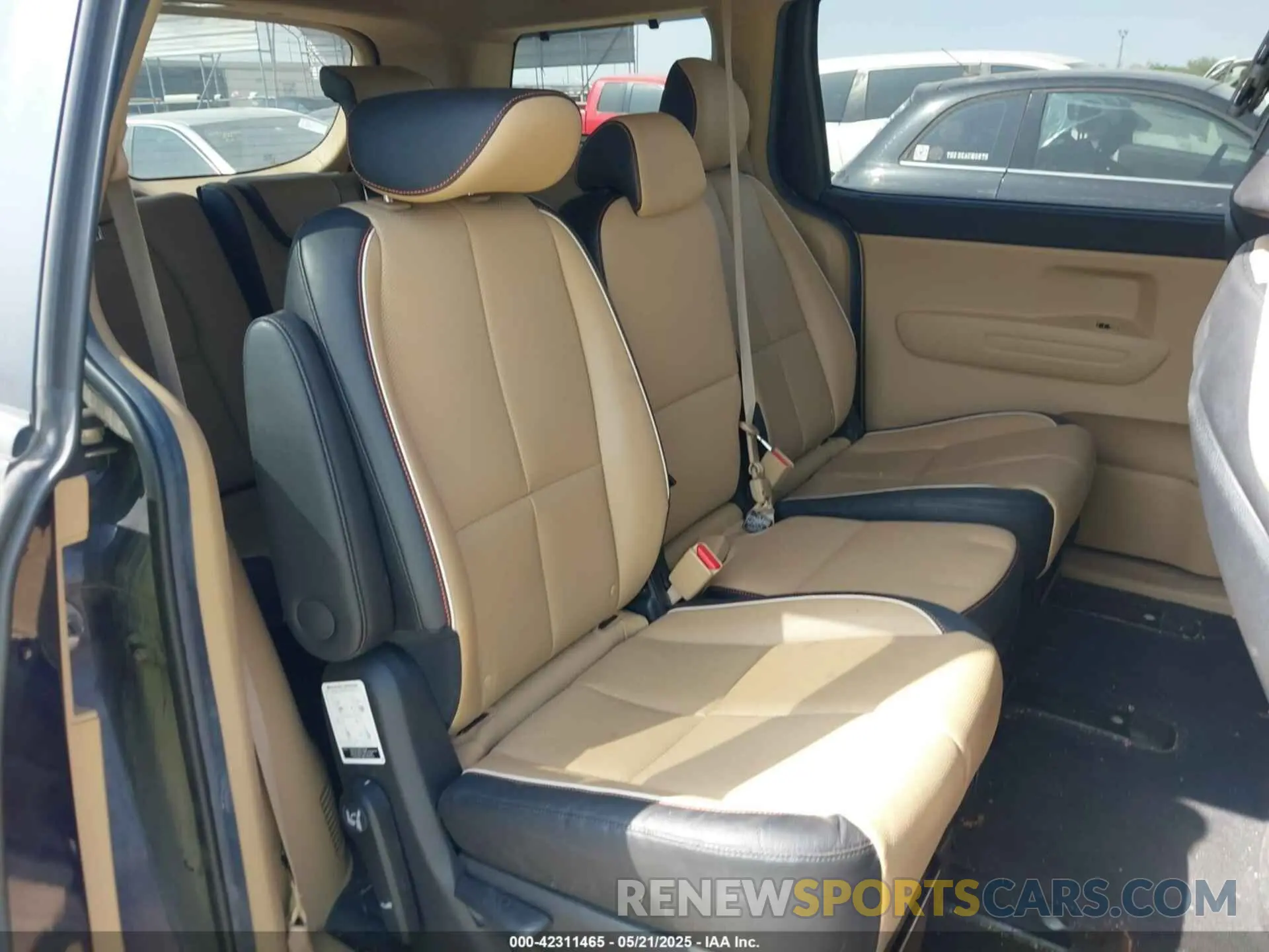 8 fotografías del automóvil dañado KNDMB5C11M6665098 KIA SEDONA 2021