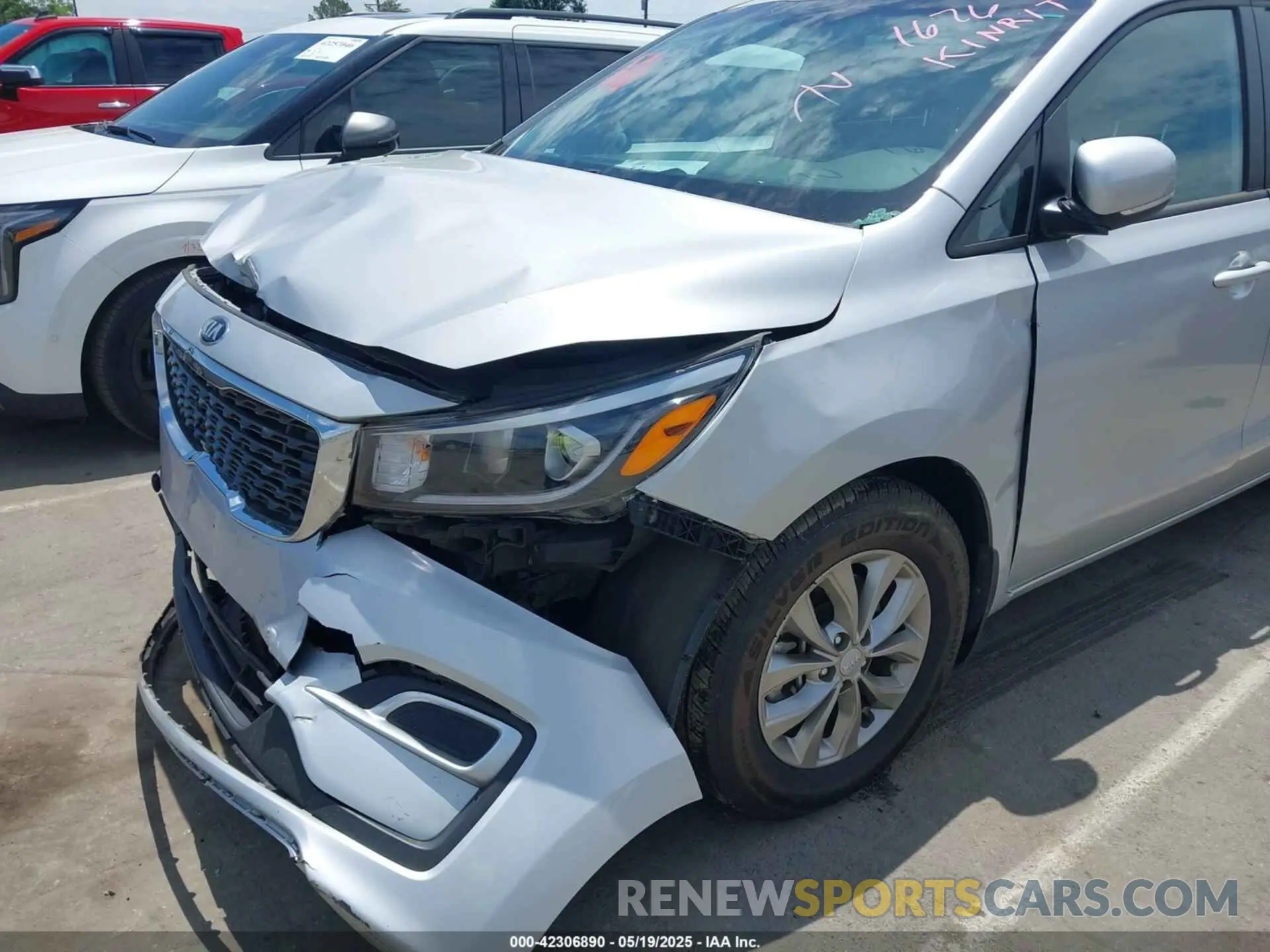 18 fotografías del automóvil dañado KNDMB5C11M6671676 KIA SEDONA 2021