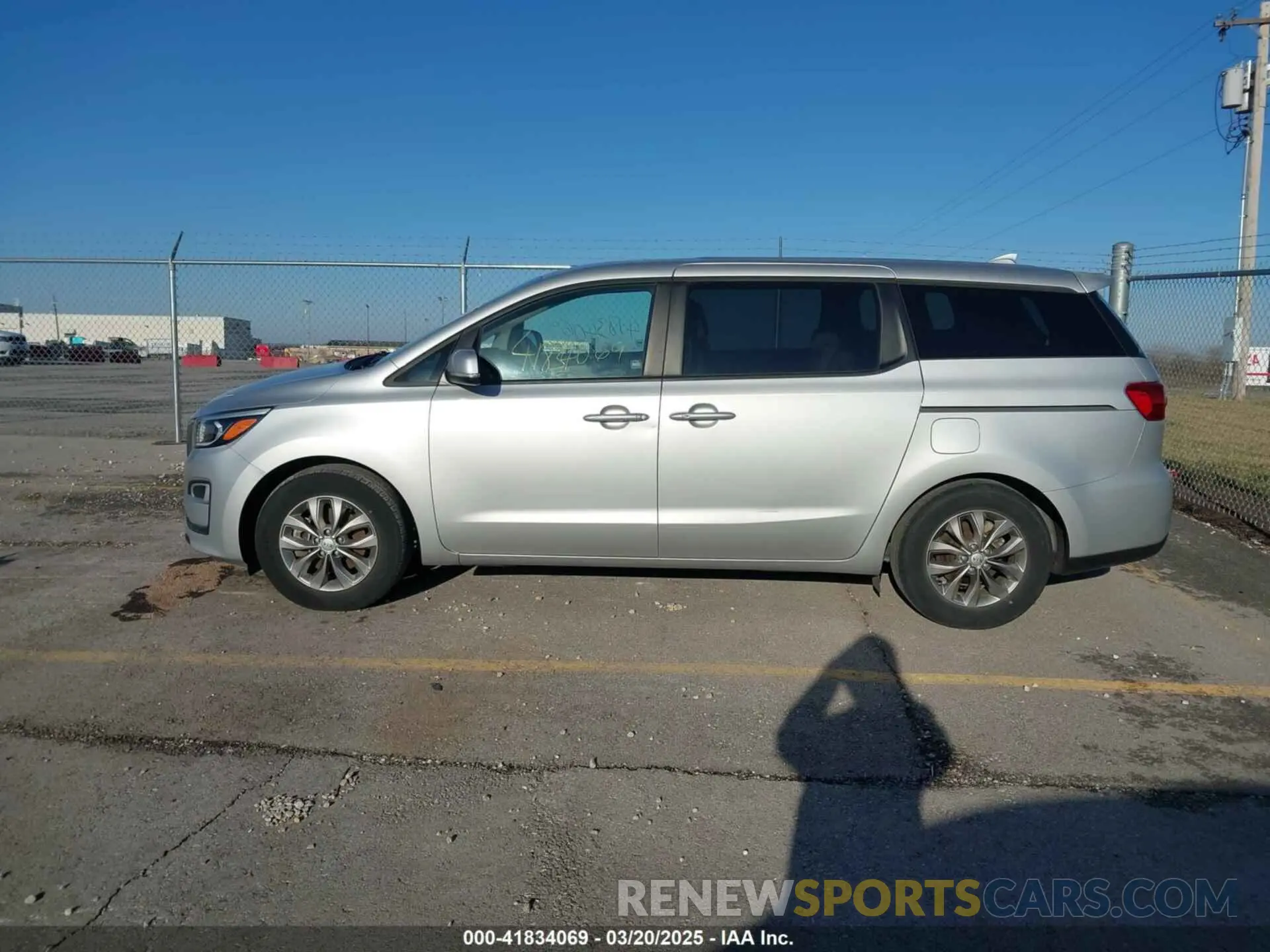 15 fotografías del automóvil dañado KNDMB5C18M6673540 KIA SEDONA 2021