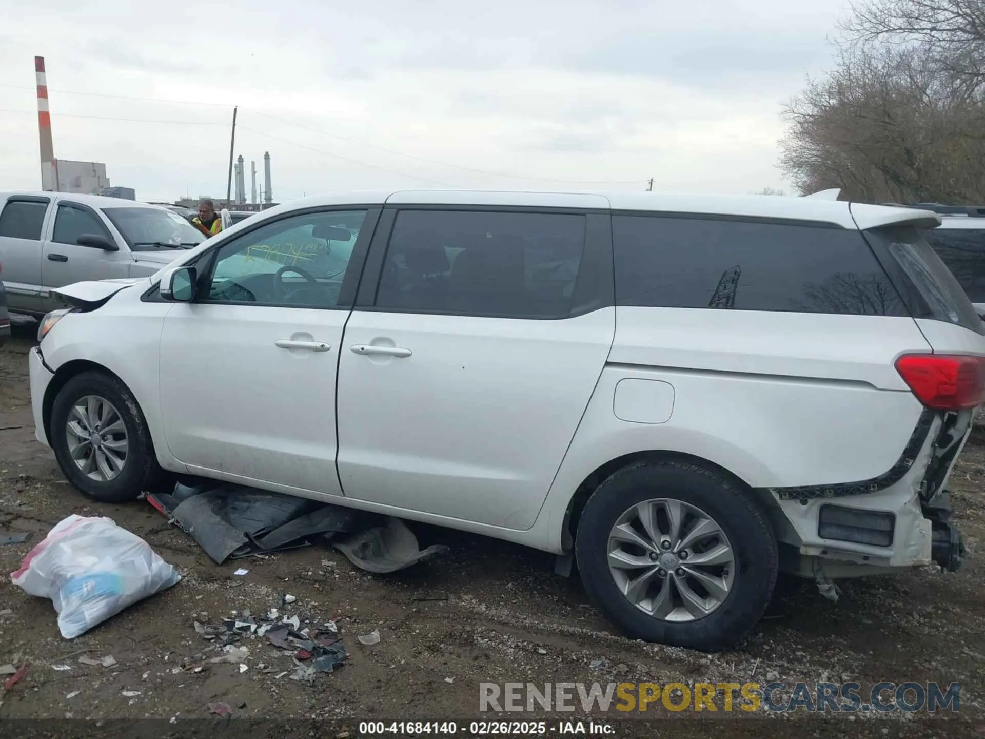 14 fotografías del automóvil dañado KNDMB5C19M6662112 KIA SEDONA 2021