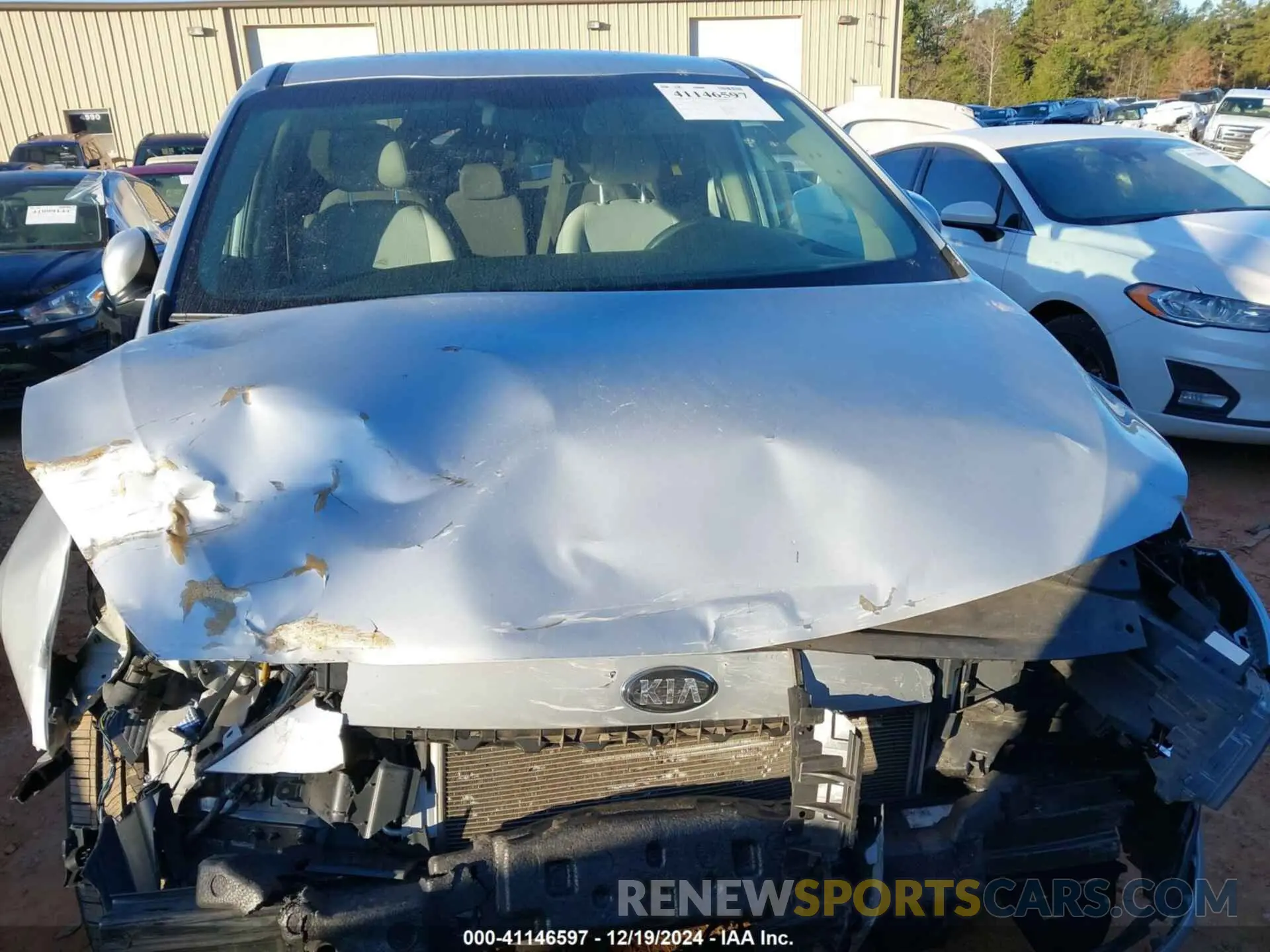 12 fotografías del automóvil dañado KNDMB5C19M6671635 KIA SEDONA 2021