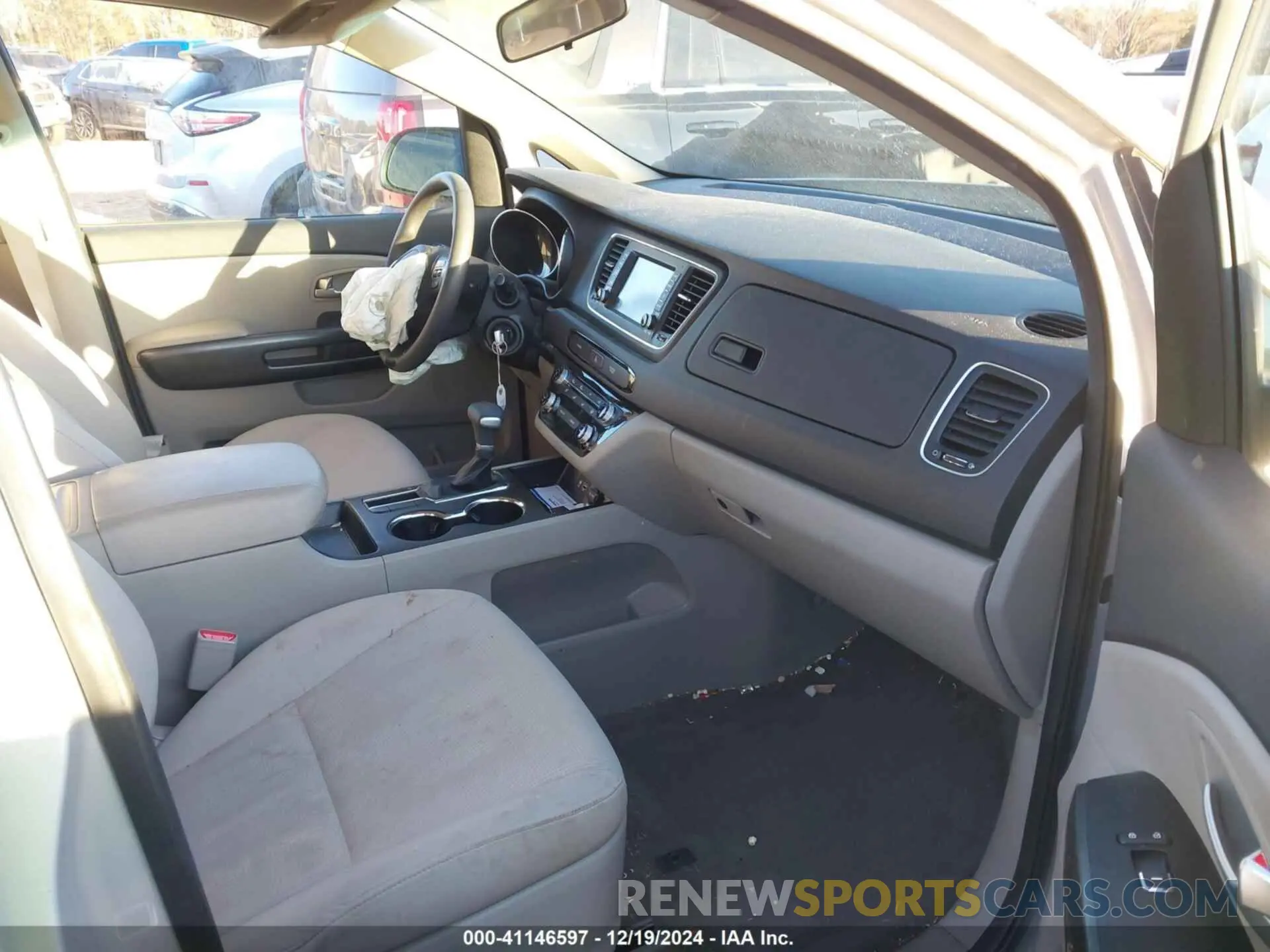5 fotografías del automóvil dañado KNDMB5C19M6671635 KIA SEDONA 2021