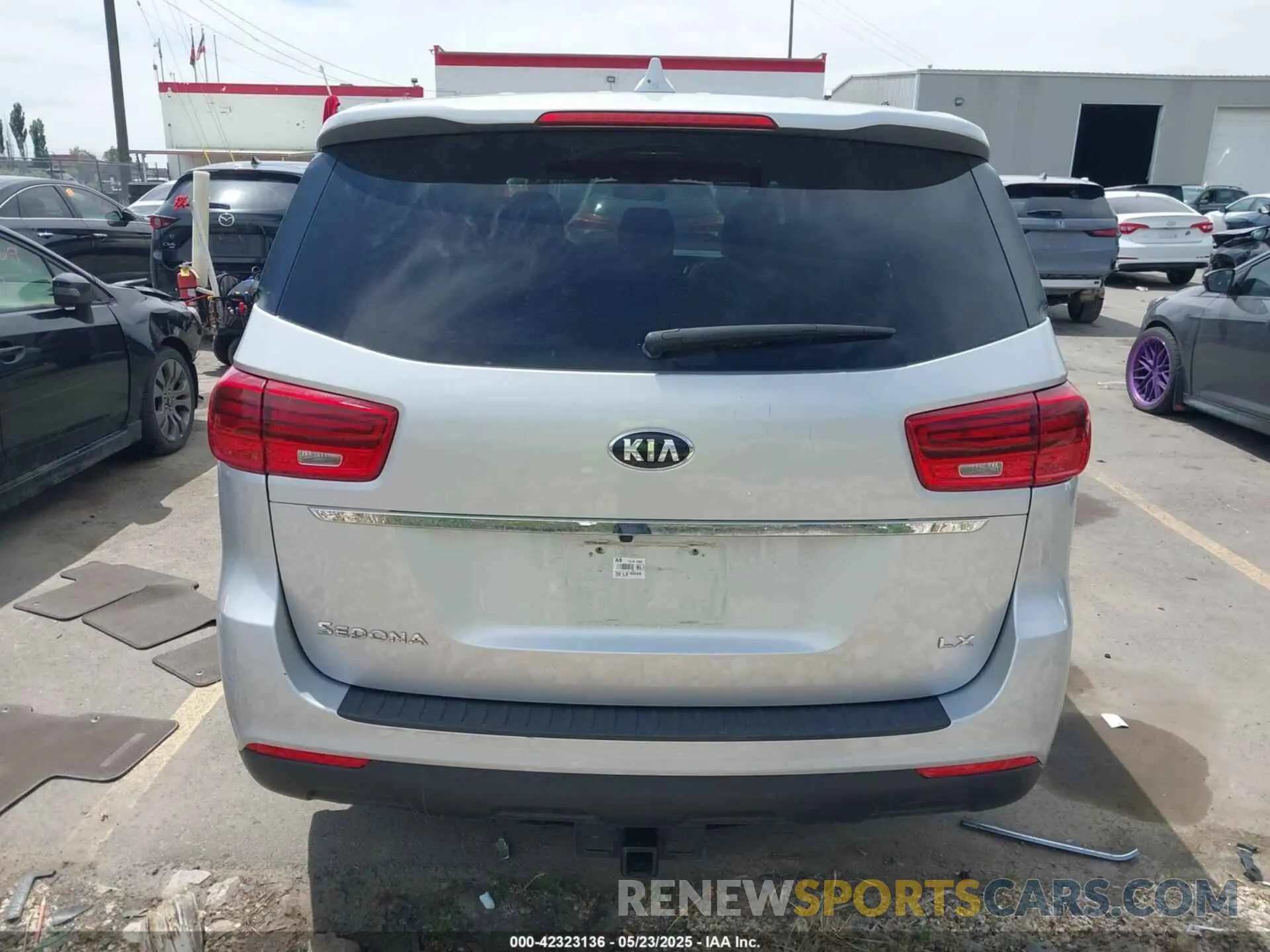 16 fotografías del automóvil dañado KNDMB5C19M6671666 KIA SEDONA 2021