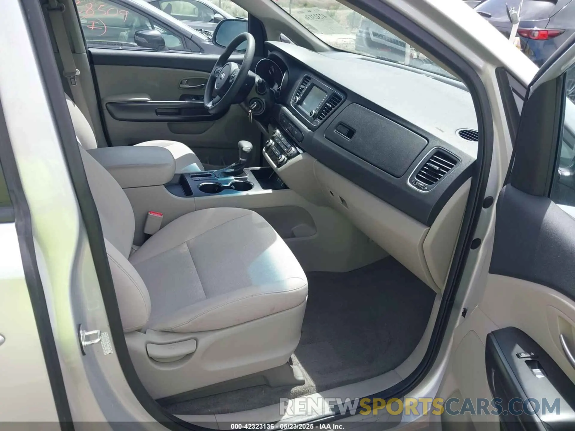 5 fotografías del automóvil dañado KNDMB5C19M6671666 KIA SEDONA 2021