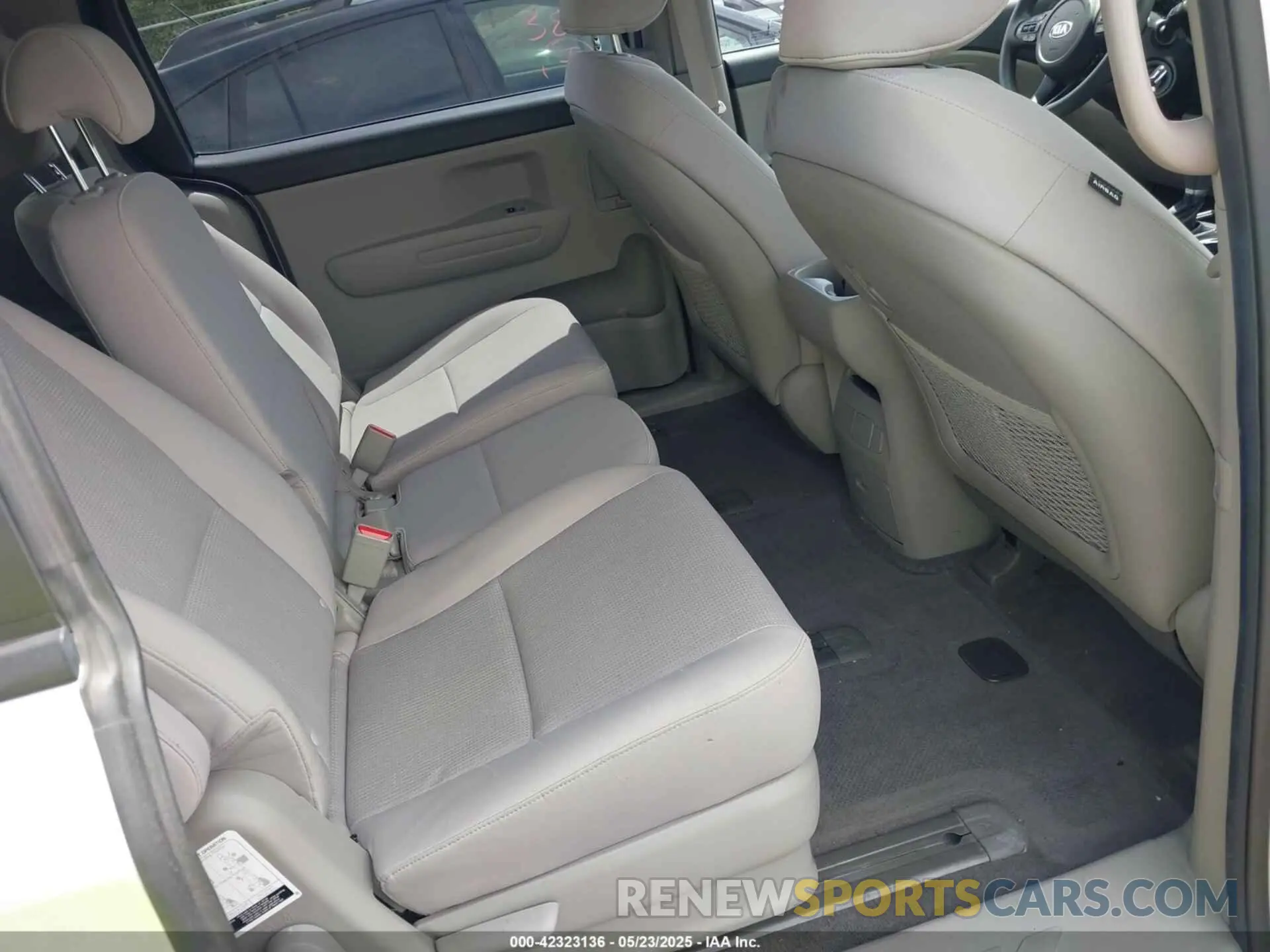 8 fotografías del automóvil dañado KNDMB5C19M6671666 KIA SEDONA 2021