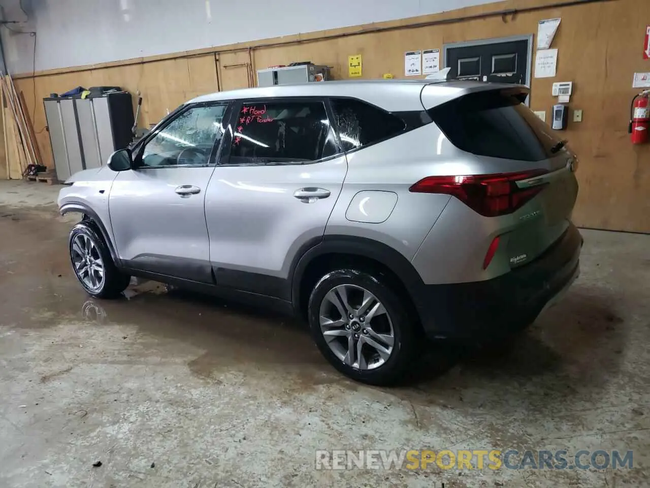 2 fotografías del automóvil dañado KNDEPCAA0M7044622 KIA SELTOS 2021