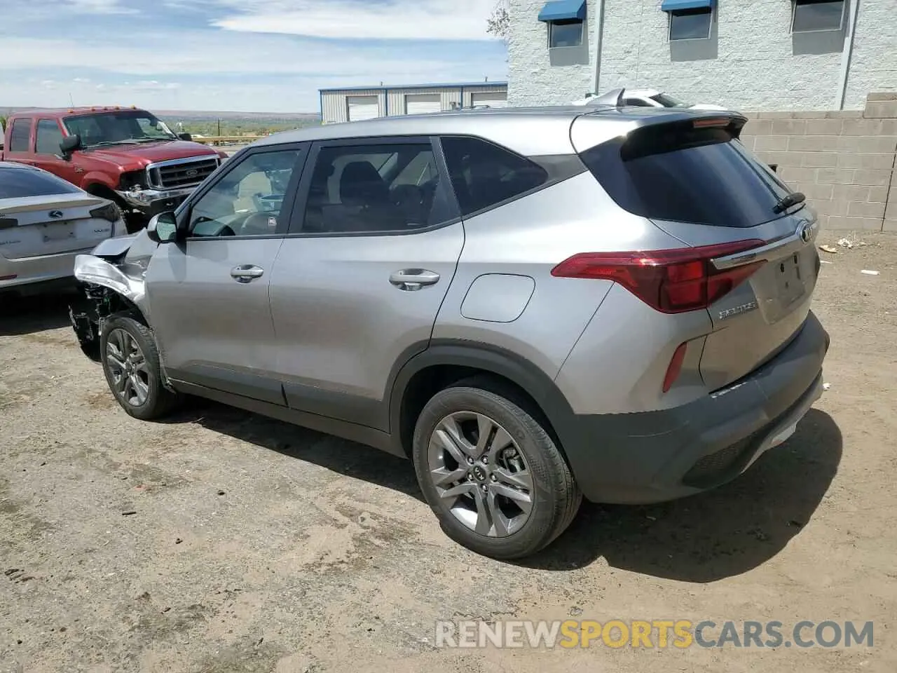 2 fotografías del automóvil dañado KNDEPCAA0M7137334 KIA SELTOS 2021